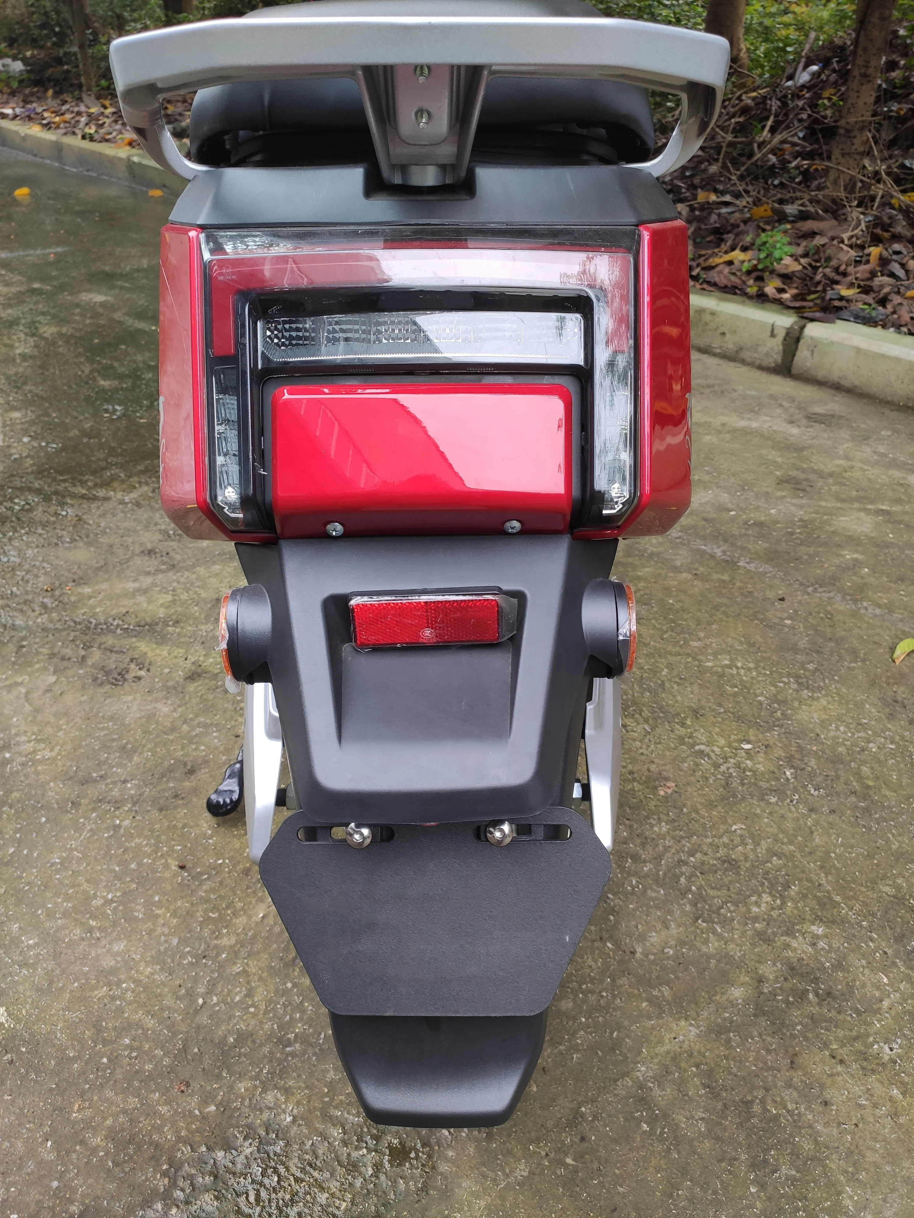 
A Hot Seller of Cheap Electric Two-wheelers 1200W Electric Motor Disc Brake 2 Persons 40 - 60km/h 72v/20-30ah Brushless 3.00-10 