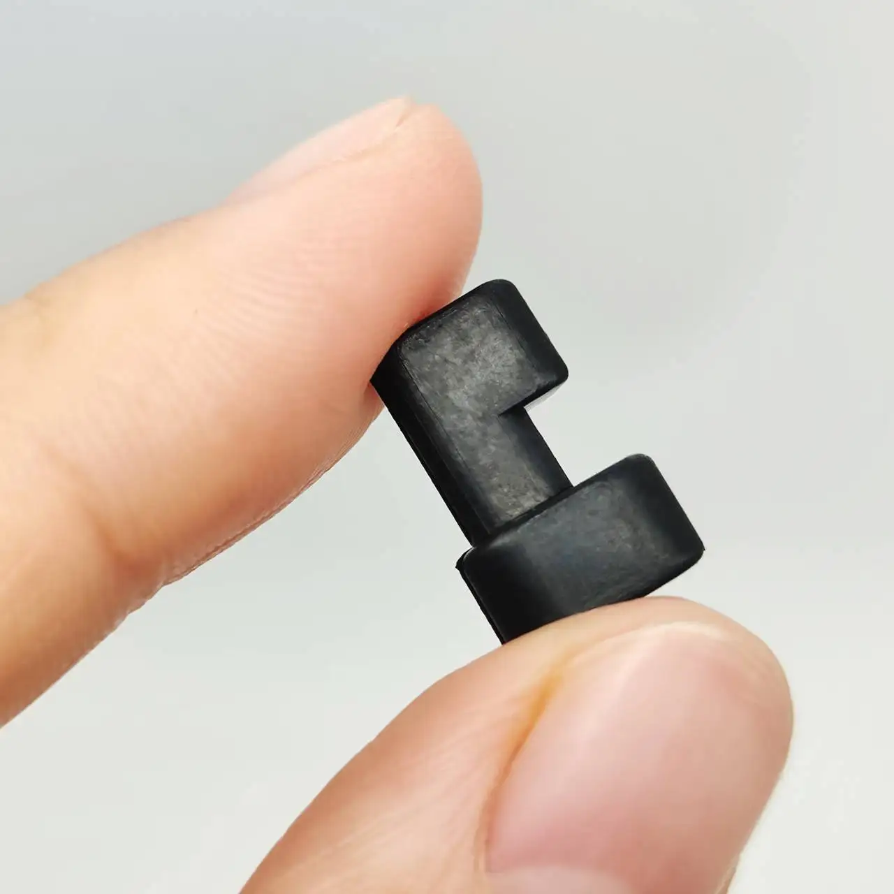 Black fluorine rubber shaped cushion block cylindrical with R-arc molded rubber parts