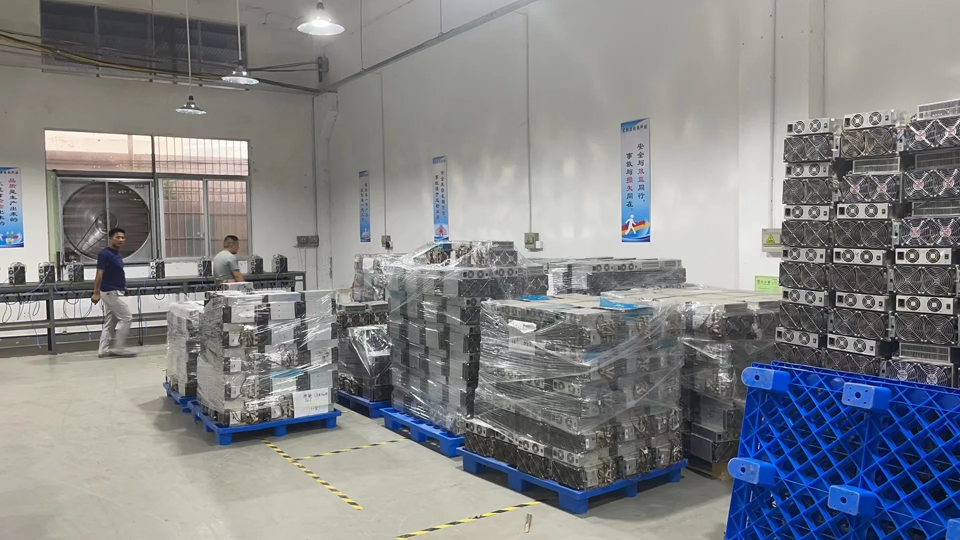 In Stock Bitmian Antminer L3+ S9 L7 D7 S19 Pro Asic Miner A1246 A1166 Pro 1066 M21s A10 A11 Goldshell KD6 KD5 Bitcoin Mining Rig