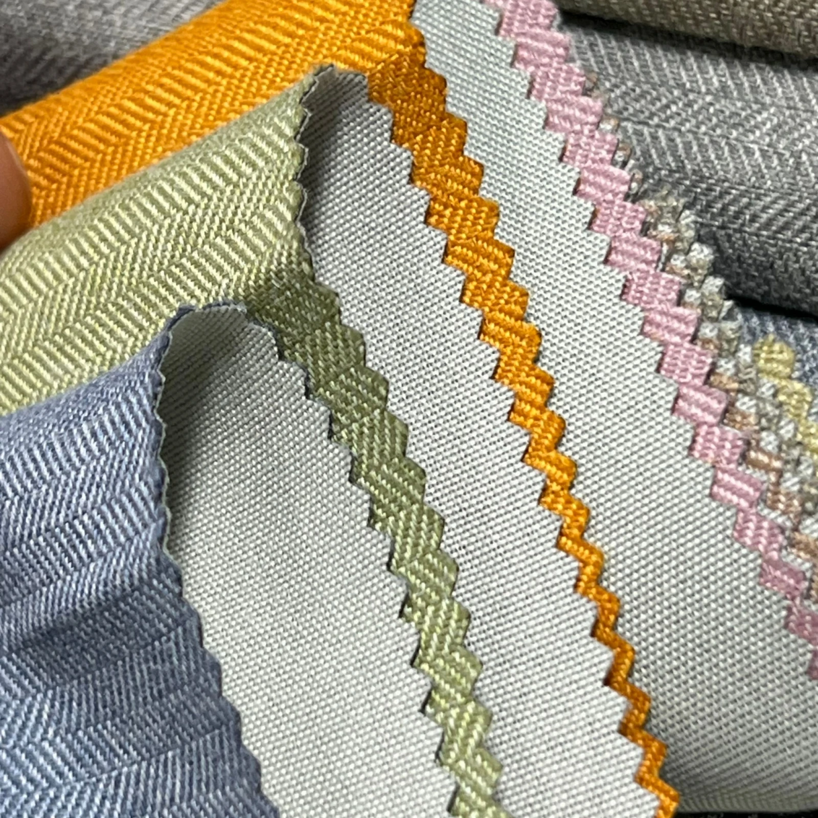 Finely processed home textile use fabric 265gsm coated pattern curtain fabric