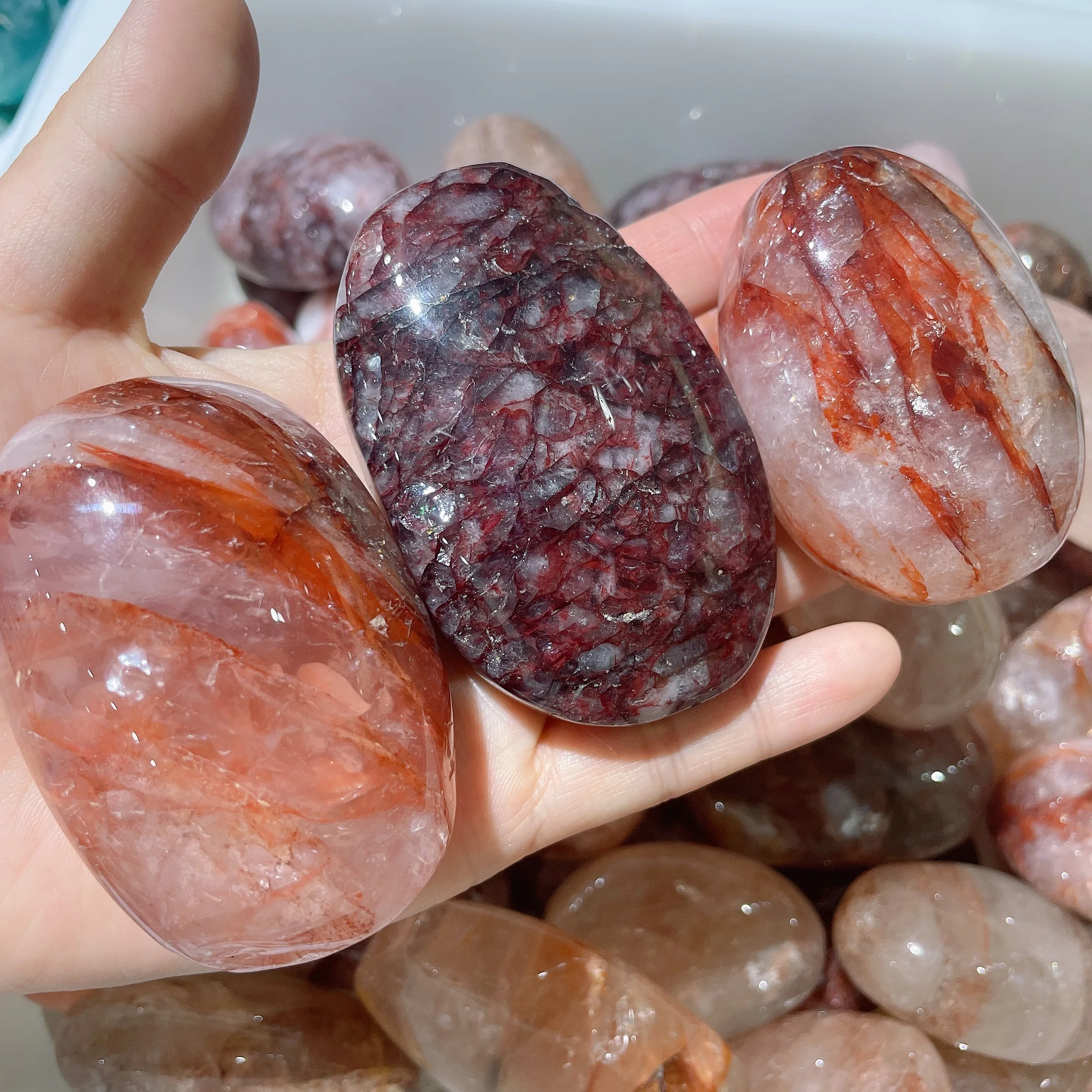 Bluk wholesale natural high quality red fire quartz crystals palm stone rainbow quartz healing stones for crafts