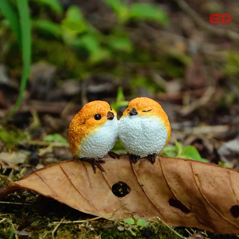 Z09852A Most Popular Products Artificial Animal Statue Crafts Resin Bird On Leaf Figurines