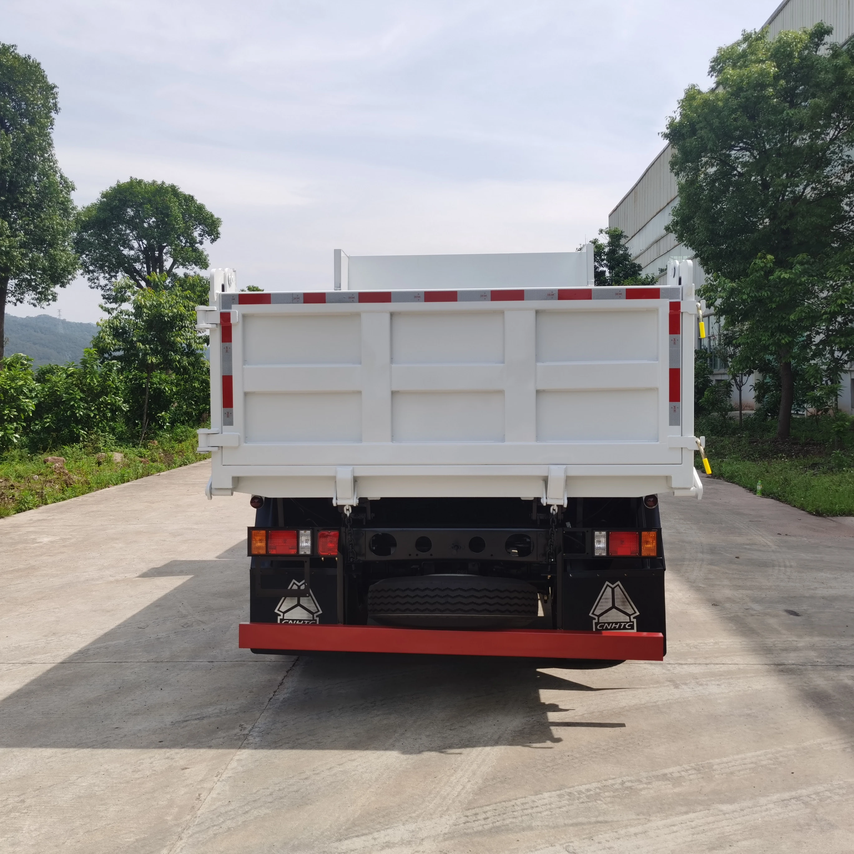 New Sinotruck Howo 3 Ton 5 Ton 7 Ton 4x2 Light Dump Truck for sale