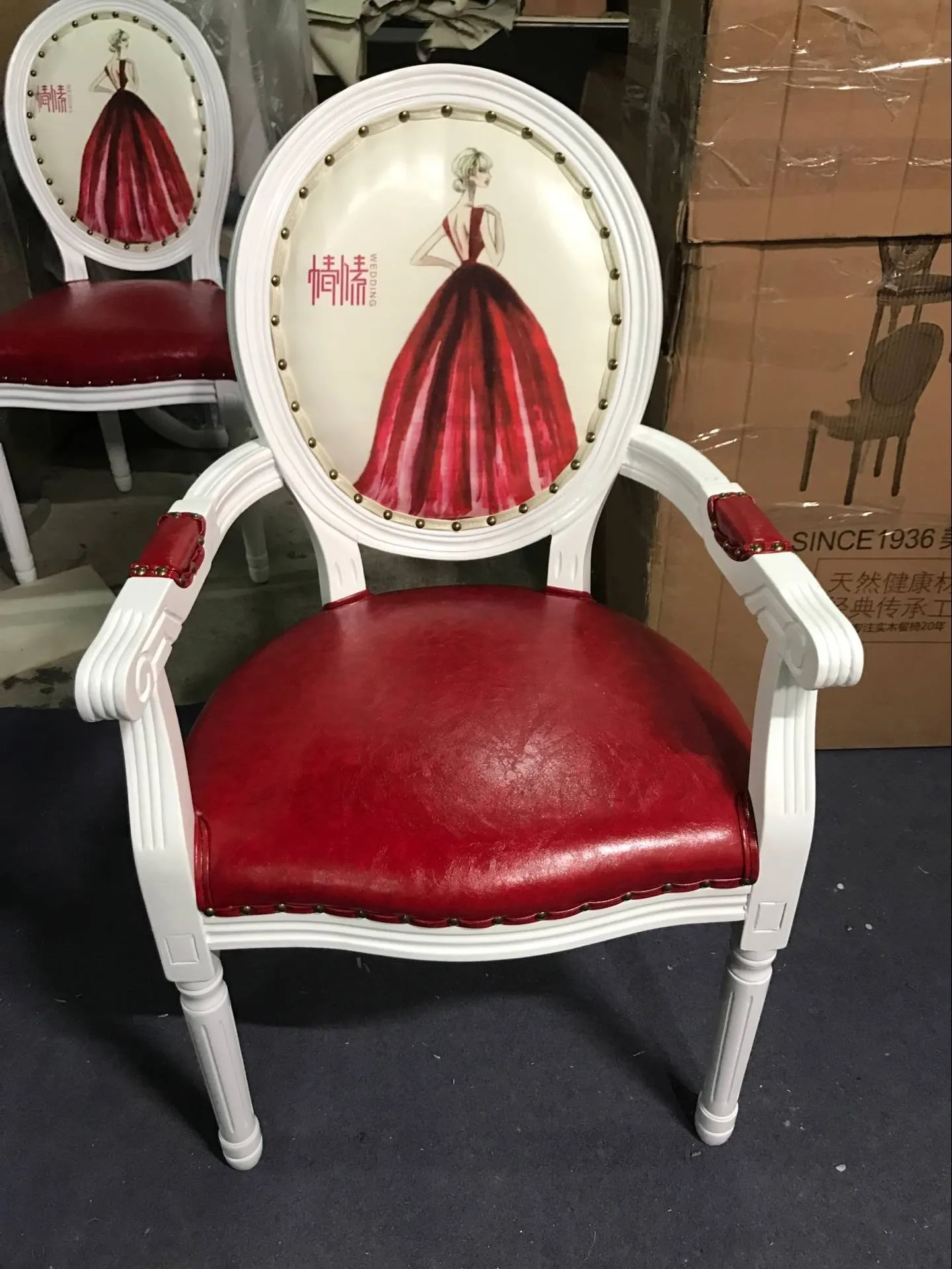 
2021 Retro Louis Leather Dining Chair Oval Back Oak Wood Kitchen Vintage Luxury Brown Faux Pu Leather Dining Chair 