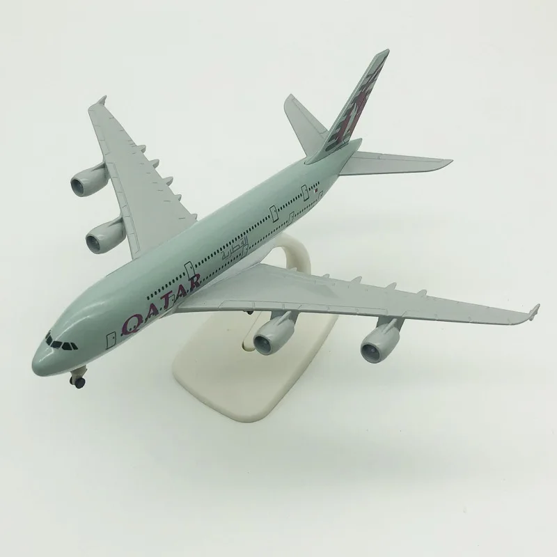 1/400 модель самолета Qatar Airways A380 18 см