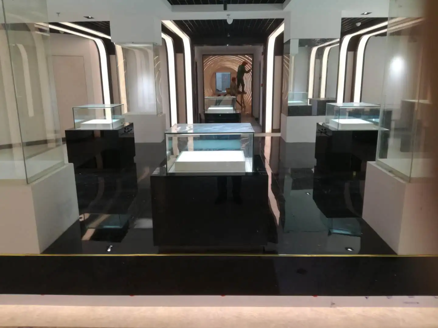 Customized Wooden Display Furniture  Museum Display glass Showcase for Museum display cabinet