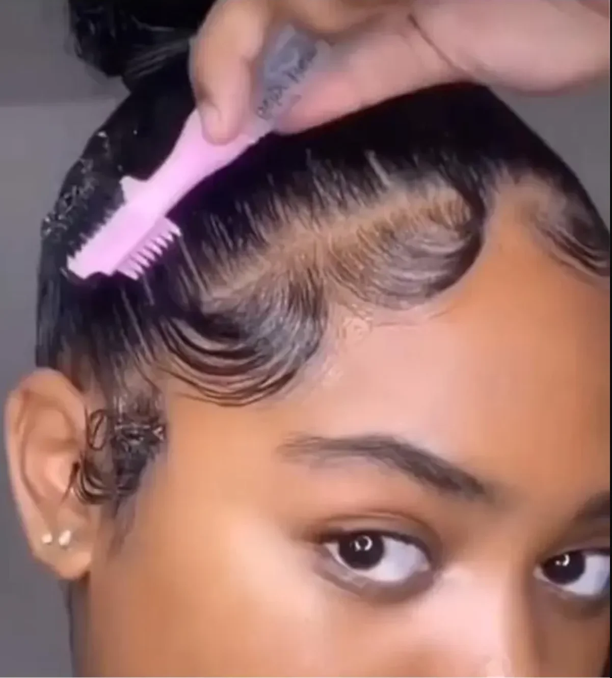 Custom Logo  Baby Hair Edge Control Gel Brush 10ML Whole Day Hold Waterproof Edge Control Gel With Brush Comb For Natural Hair