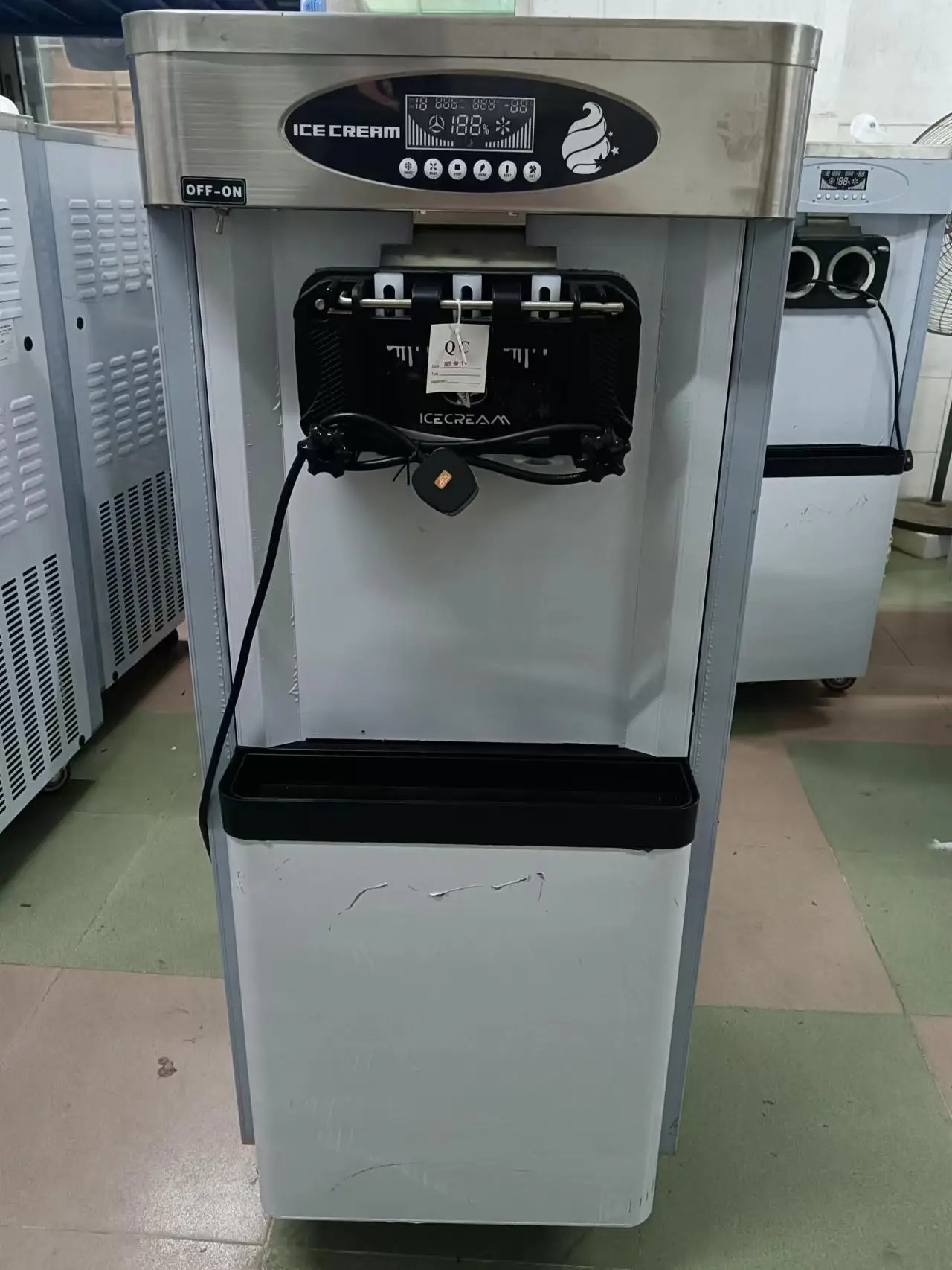 Factory Price Commercial Ice cream Vending Machine Soft Serve Ice Cream Machine