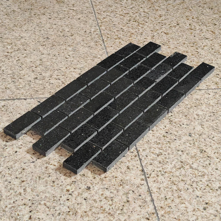 Черная мозаичная плитка из искусственного камня