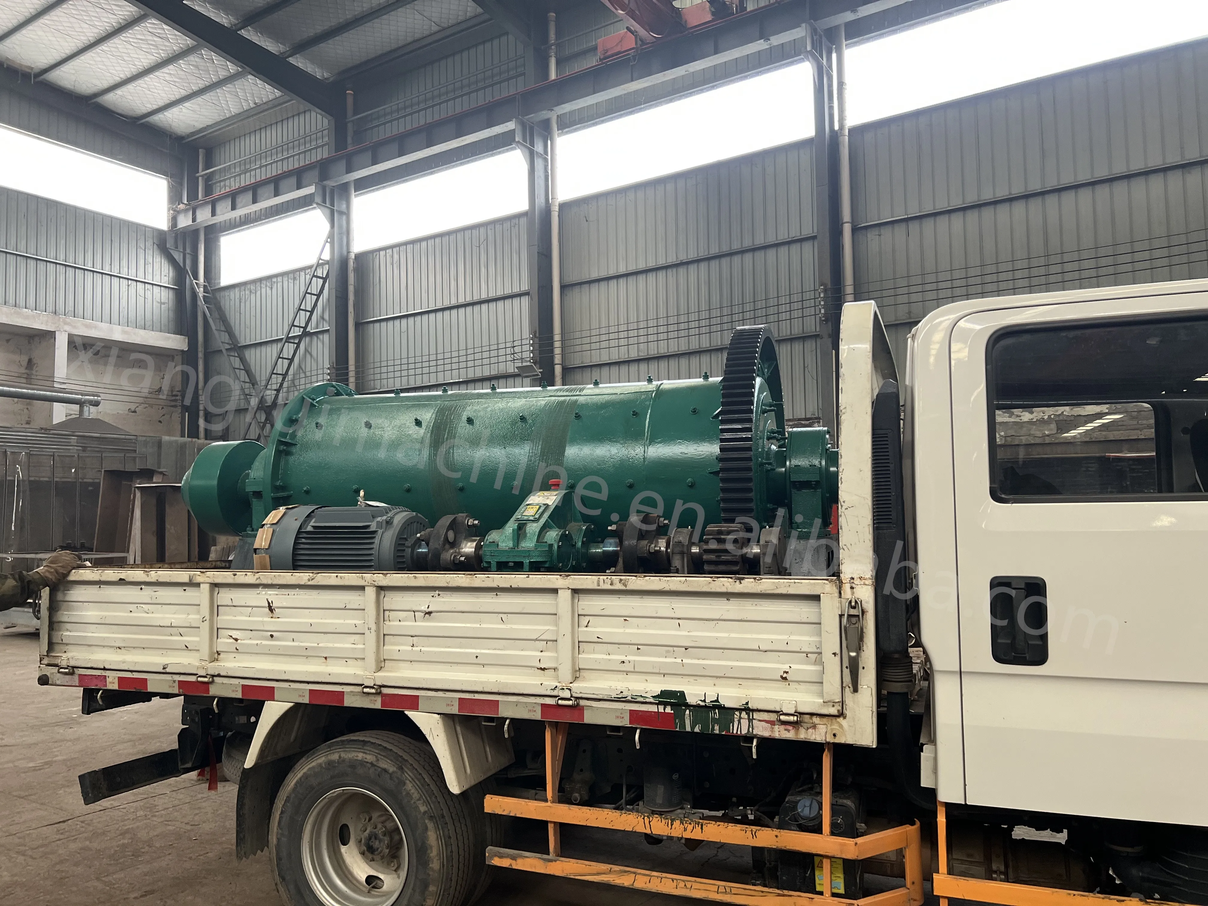 Industrial energy-saving ball mill, large-capacity and high-efficiency cement limestone grinding equipment