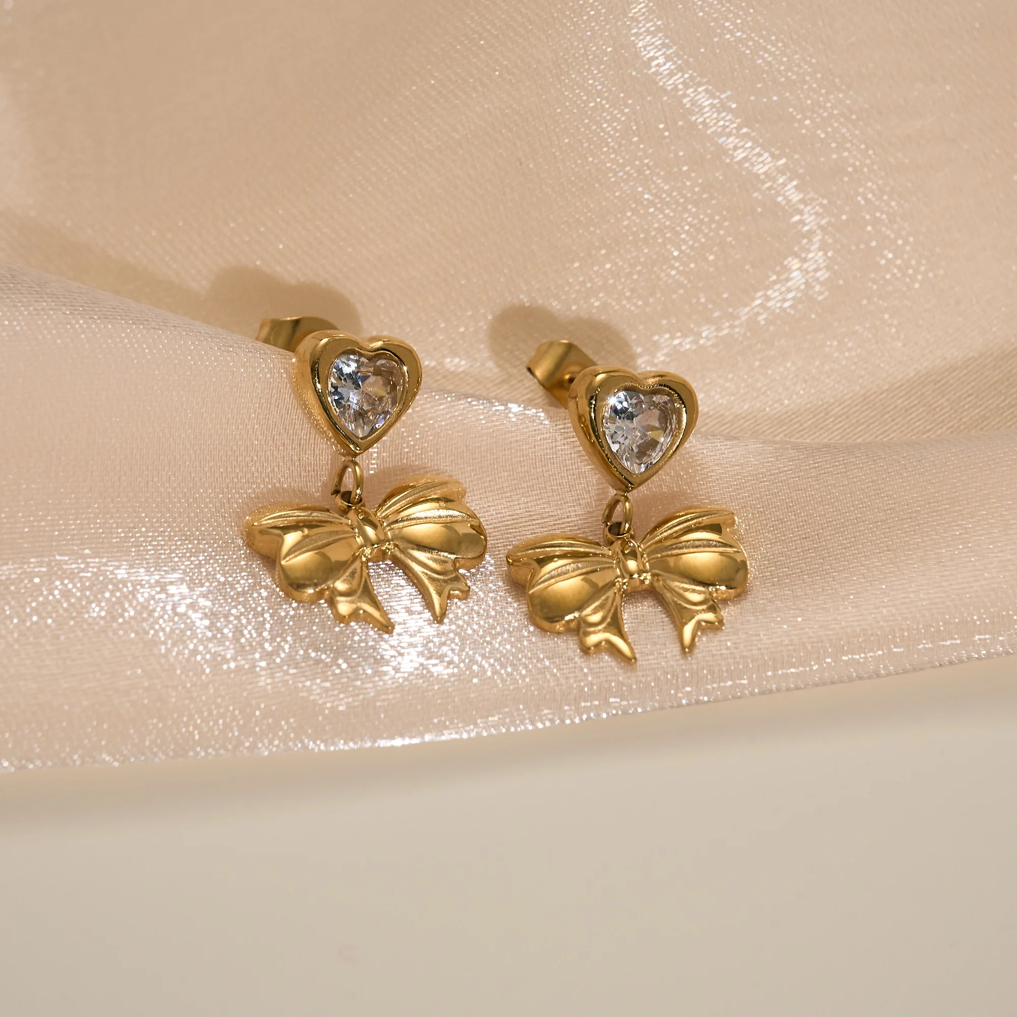 Dazan New HOT 18k Gold Plated Hypoallergenic Stainless Steel Cute Korean Love Heart Bow Clear Zircon Pendant Young Earrings