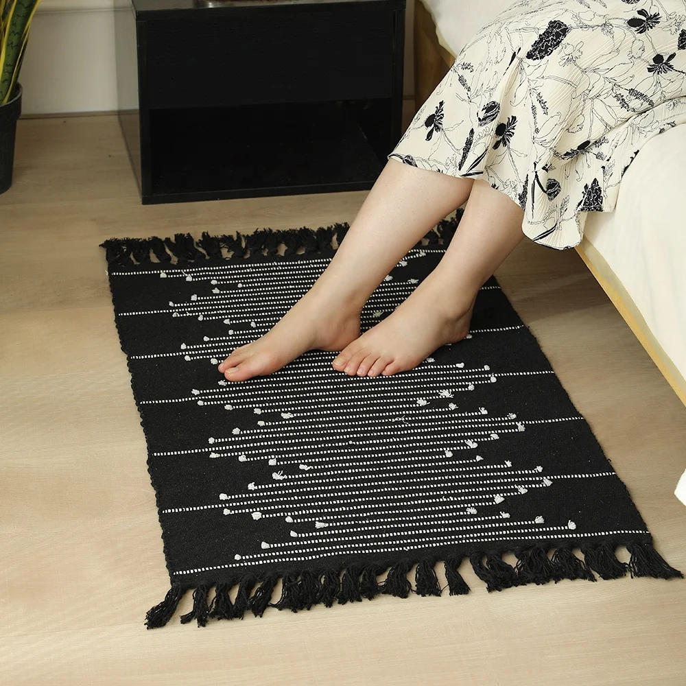 Hot Selling Handmade Woven Bohemia Floor Mat Decorative Padding Tassels Area Rugs For Bedroom