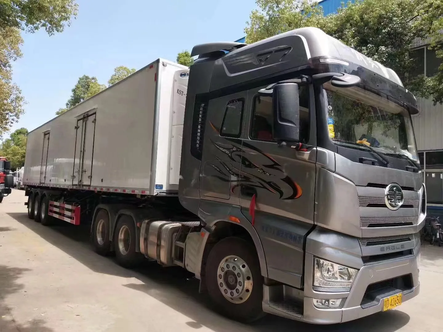 Custom 30ton Beef Semi-trailer Pork Semi-trailer Frozen Food Semi-trailer Dongfeng Brand Cummins Diesel Engine 430hp T-bar Plate