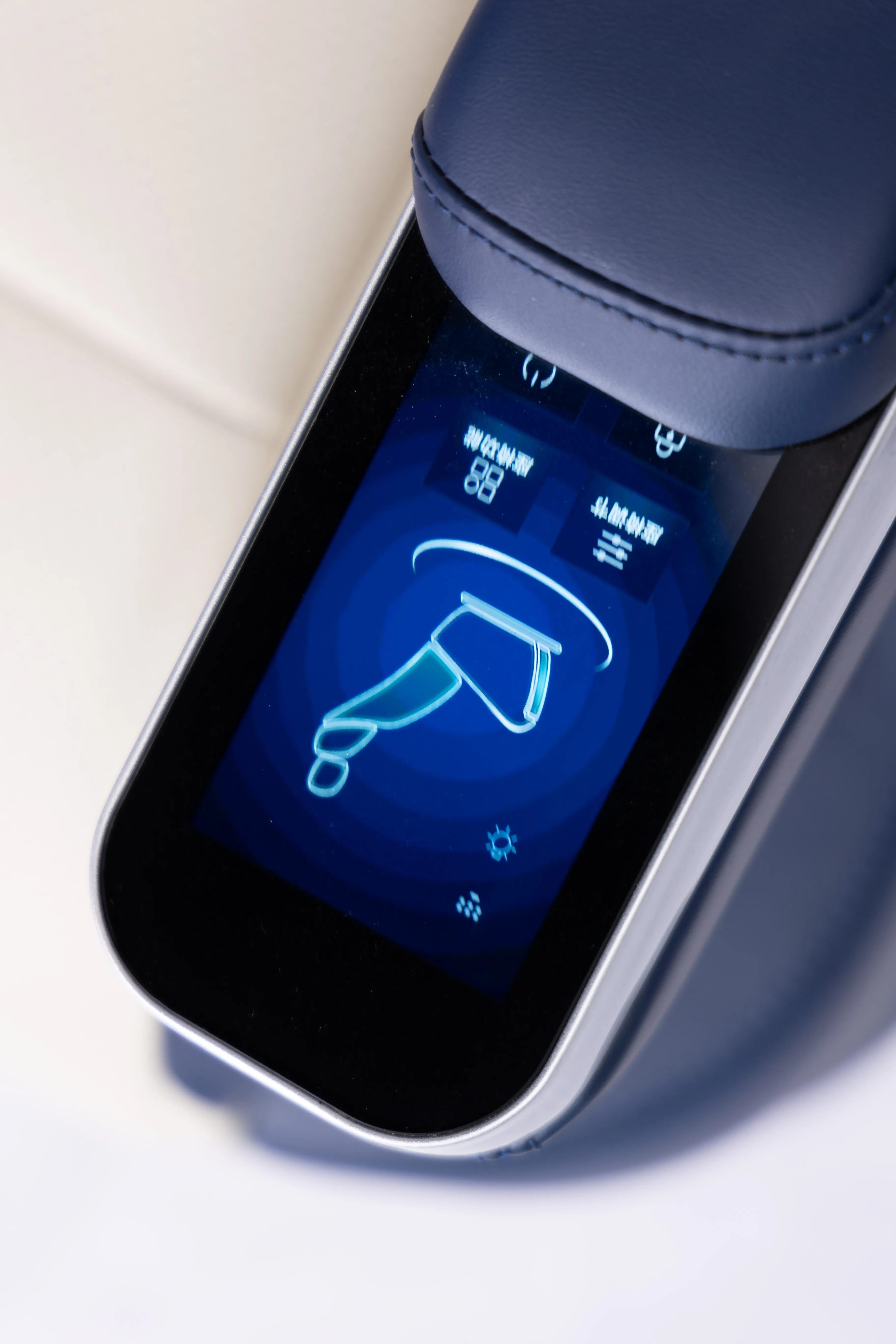 Luxury Electric Leather Car Seat With Footrest Wireless Charging For Vito Vclass Alphard Vellfire