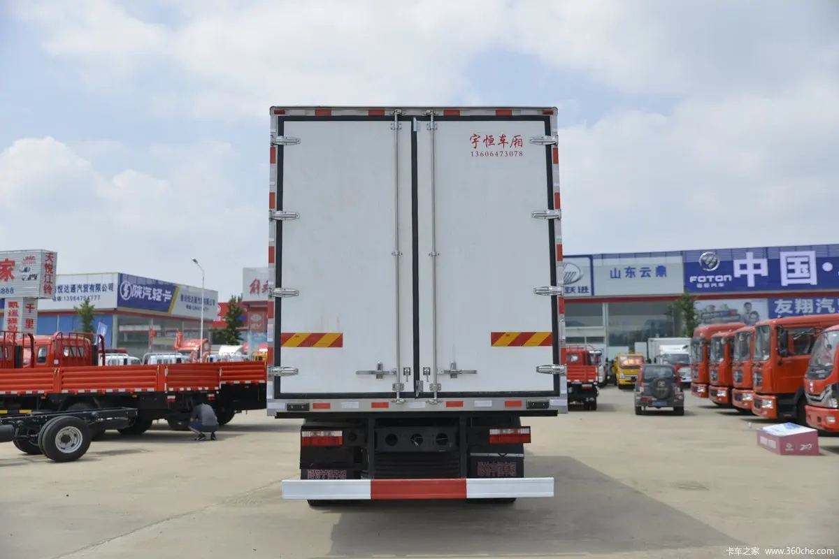 Грузовик Dongfeng 4-5 тонн