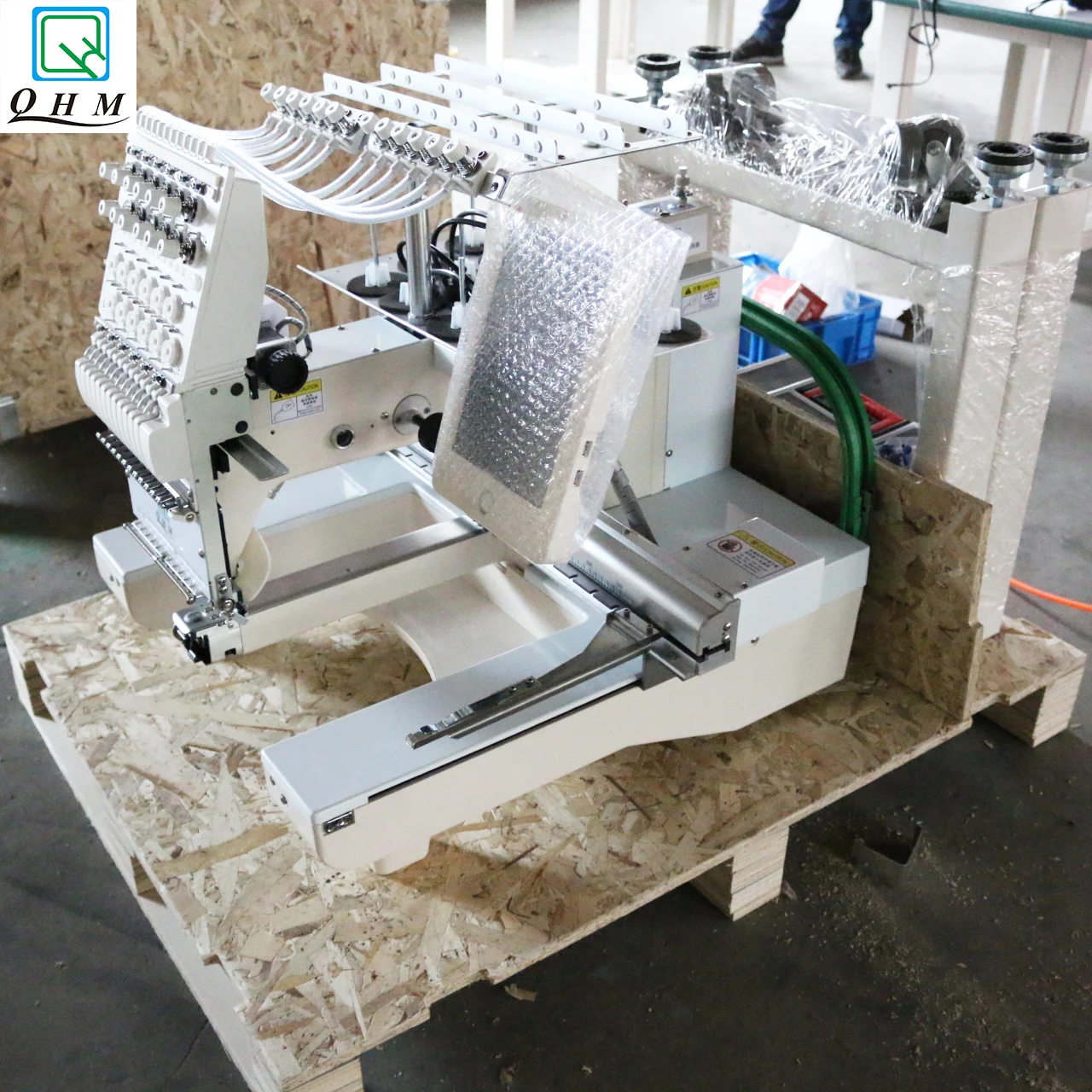  QH-XC1201 Высококачественная компьютеризированная вышивальная машина с одной головкой по конкурентоспособной