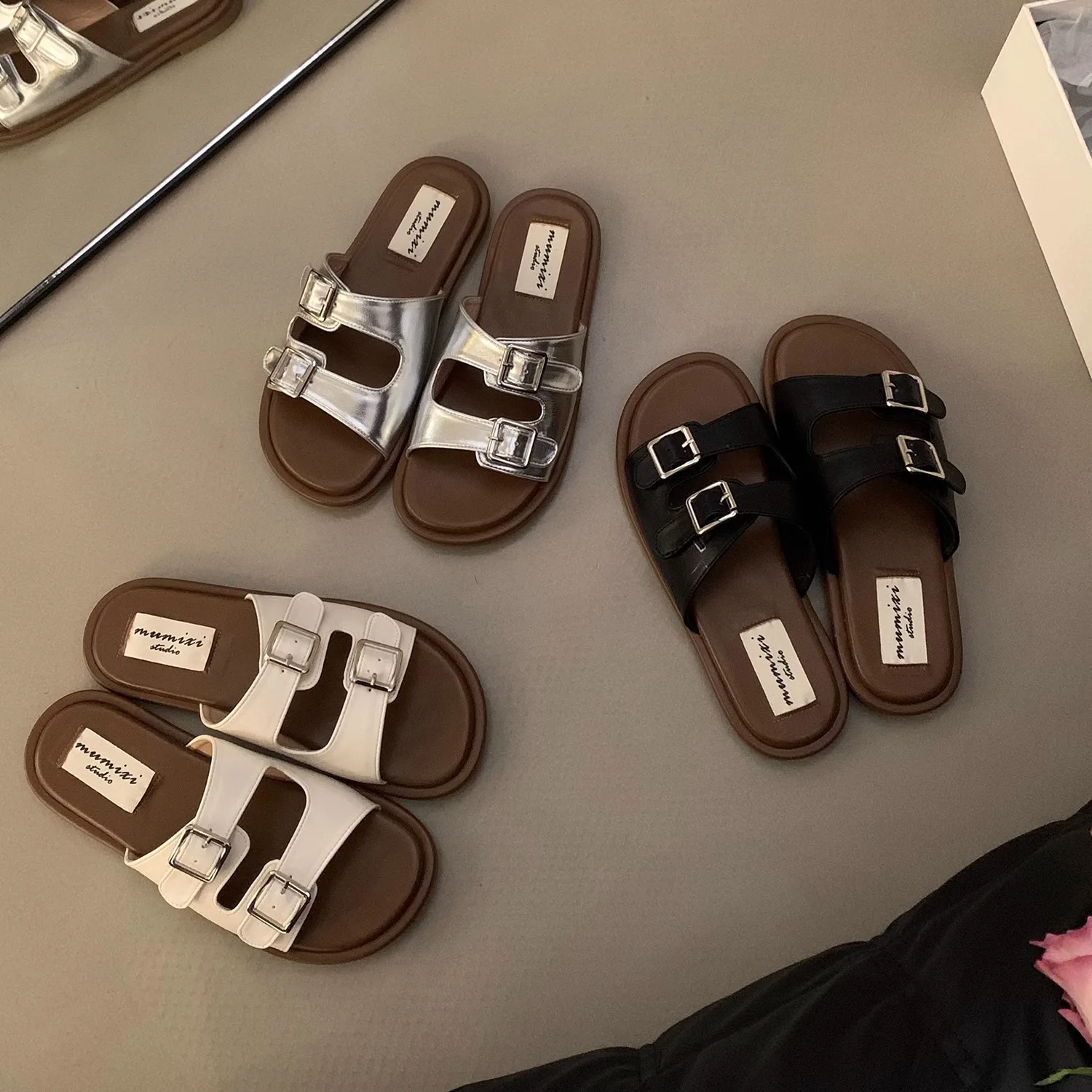 Hot selling ladies Two Leather Buckle silver comfortable flat Sandals Soft Buckle Straps Retro Slippers for beach