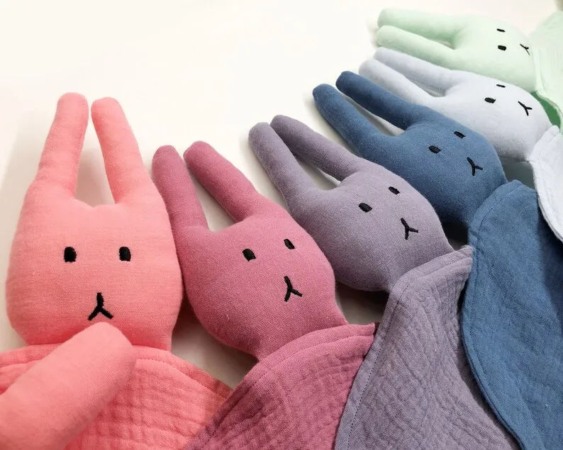 Custom made and your logo great material soft 100% muslin lovey bunny newborn baby security teething blanket