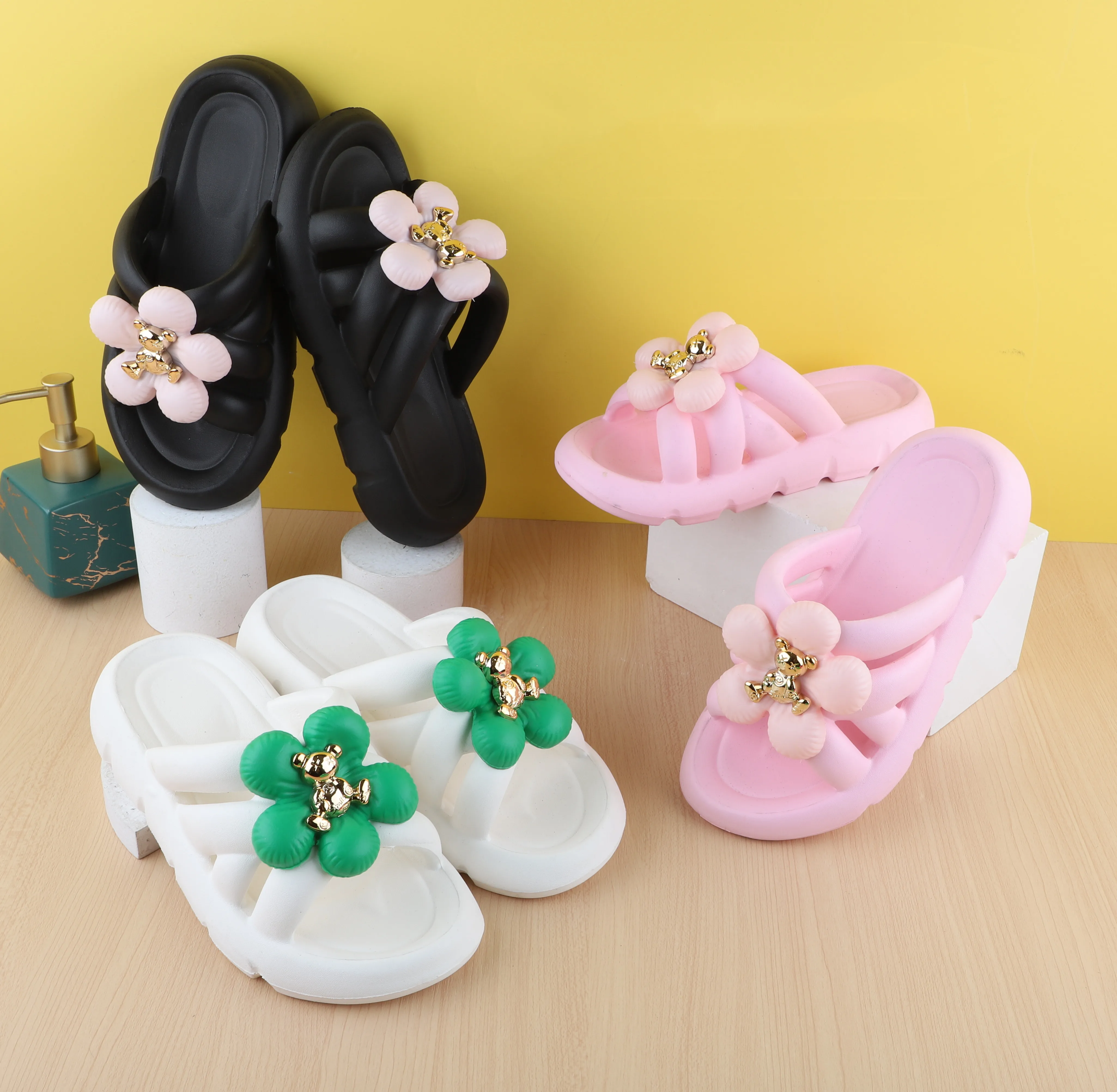 2023 New SOFT Top Hot Sale EVA Injection Machine Fashion Beach Slippers for Woman