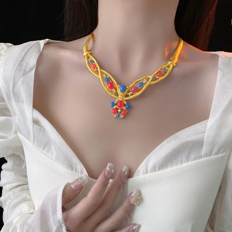 Palace Retro Style 925 Silver Needle Set Diamond Resin necklace and earrings set Exaggerate Heavy Work Rhinestone Earrings