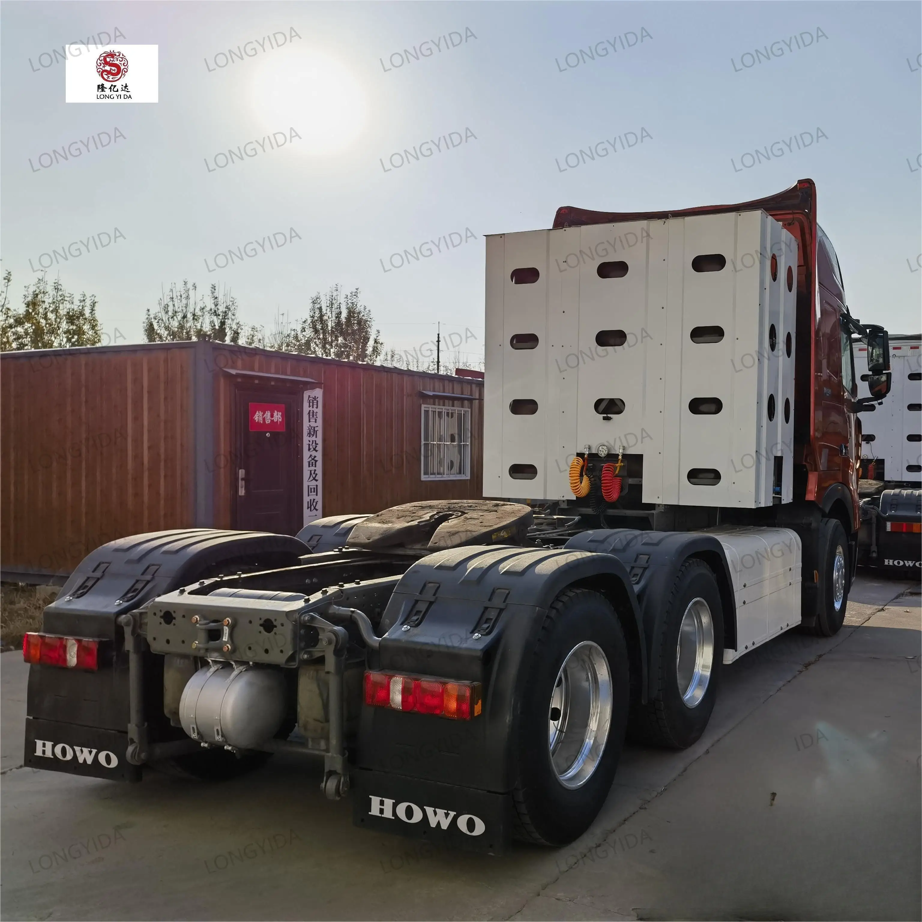 Sino Truck Howo T7H 6x4 CNG 40 Ton 10-Wheel Steel Manual Transmission Design 450hp 4x2 Air Suspension Tractor Truck Left Hand