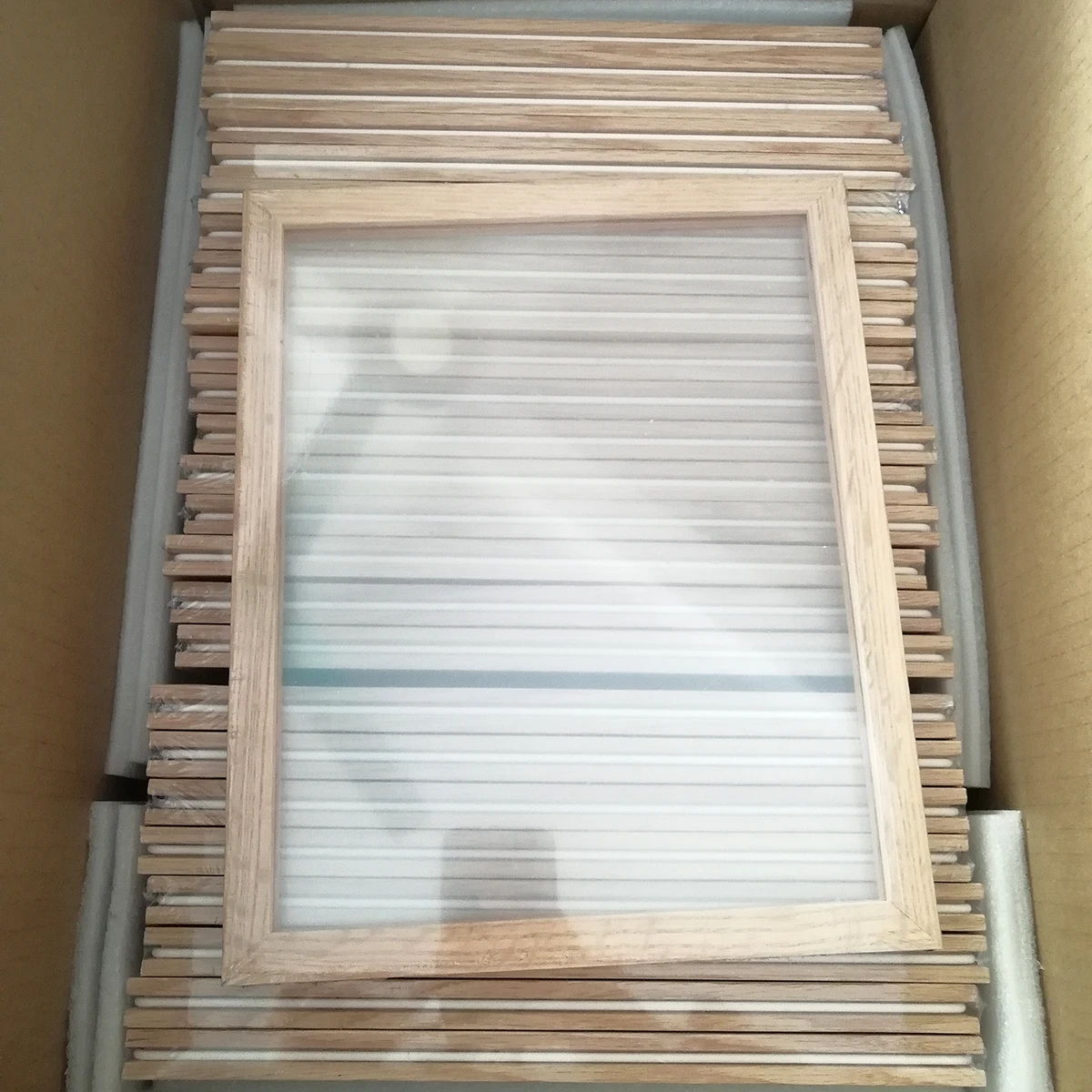 Wholesale A4 Natural Oak Wood Art Photo  Floating Picture Frame Acrylic For Wall