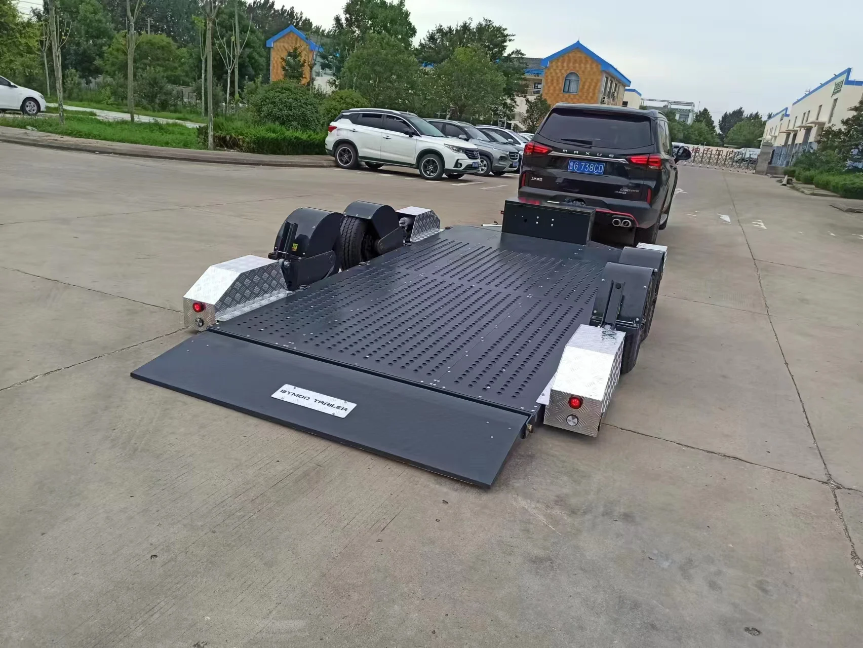 Car hydraulic 3 tonne trailer low bed tilt trailer tandem car trailer with 12000 lbs winch