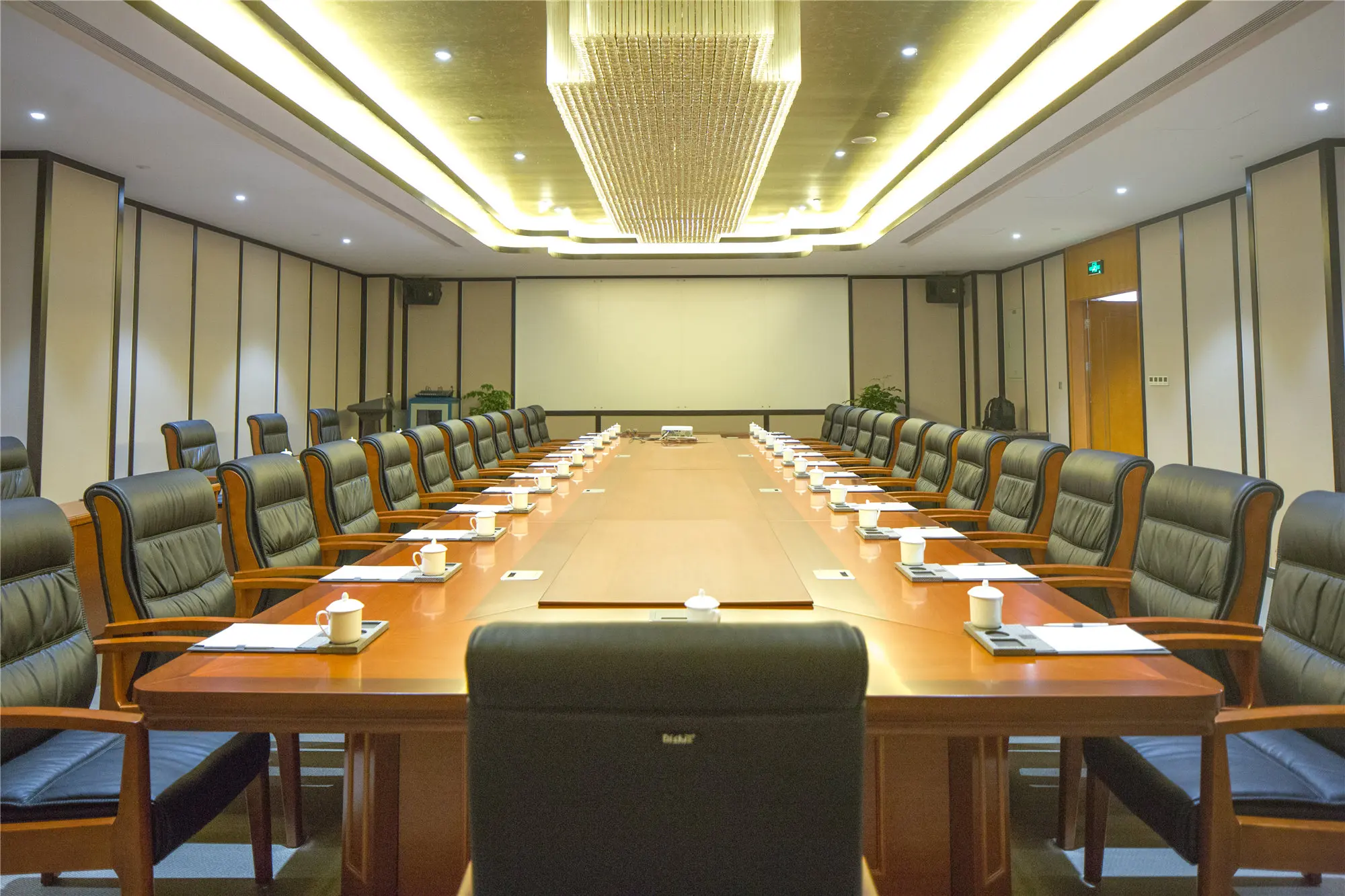 Customized Luxury MDF 30 person conference meeting table with socket