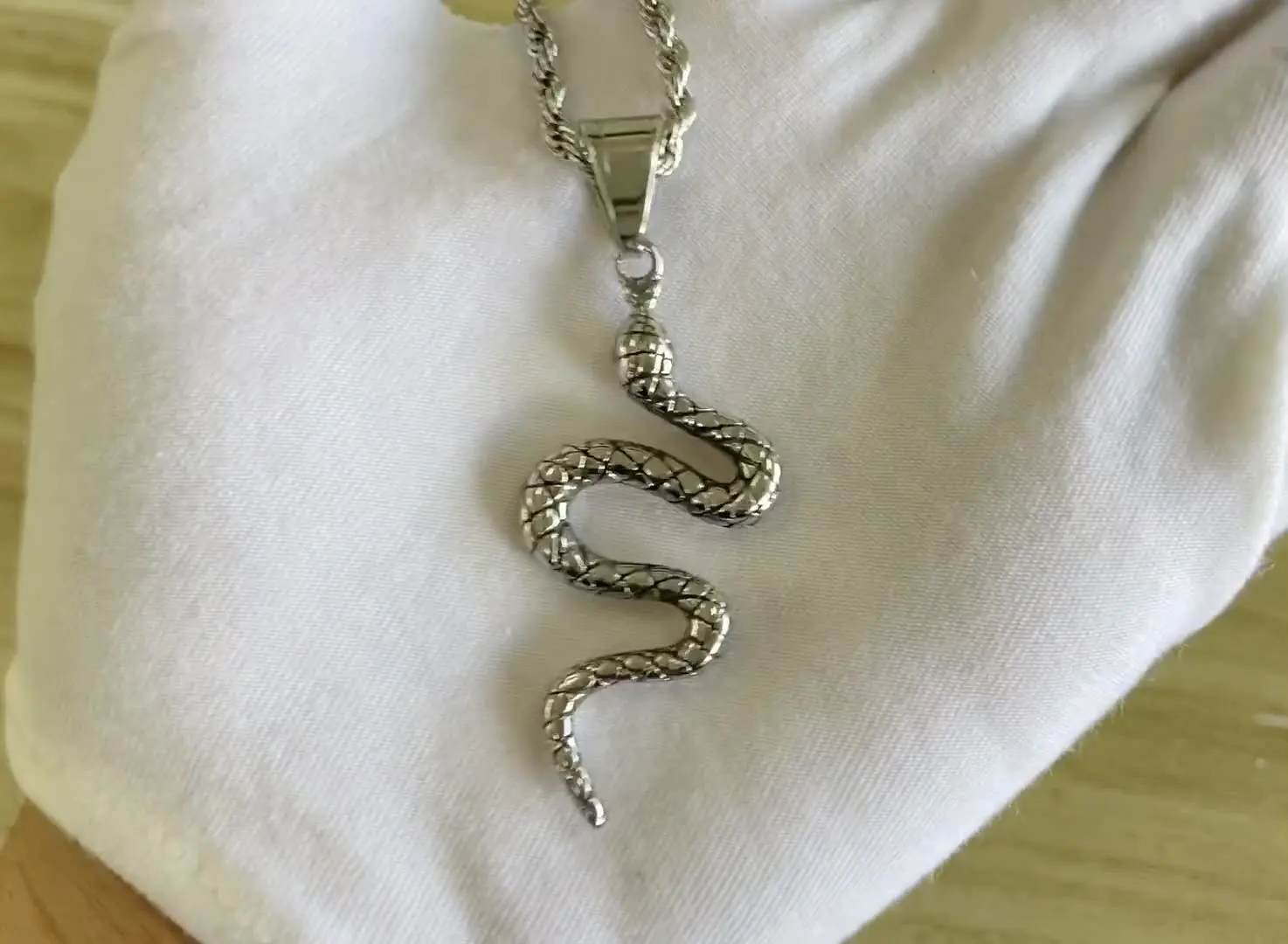 Wholesale Stainless Steel Snake Pendant Wild Animal Pendants Fashion Necklace