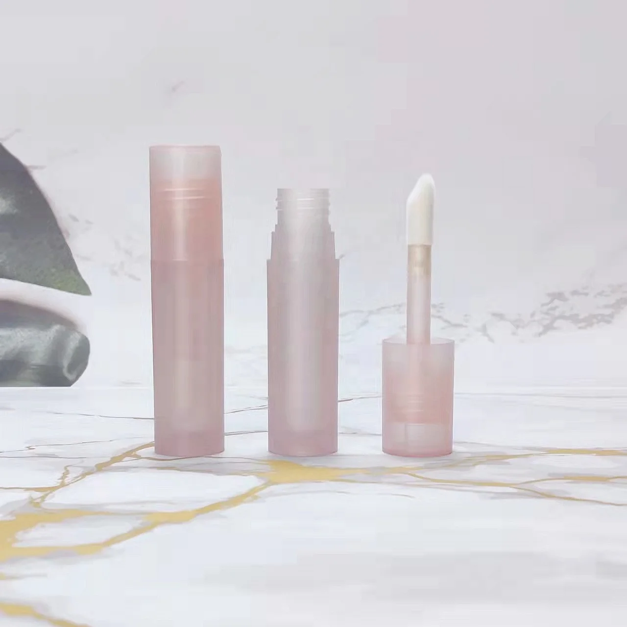 In Stock Color Lip Gloss Tubes Empty Round Liquid Lipstick Packaging Lipgloss Tubes Big Wand Custom Logo