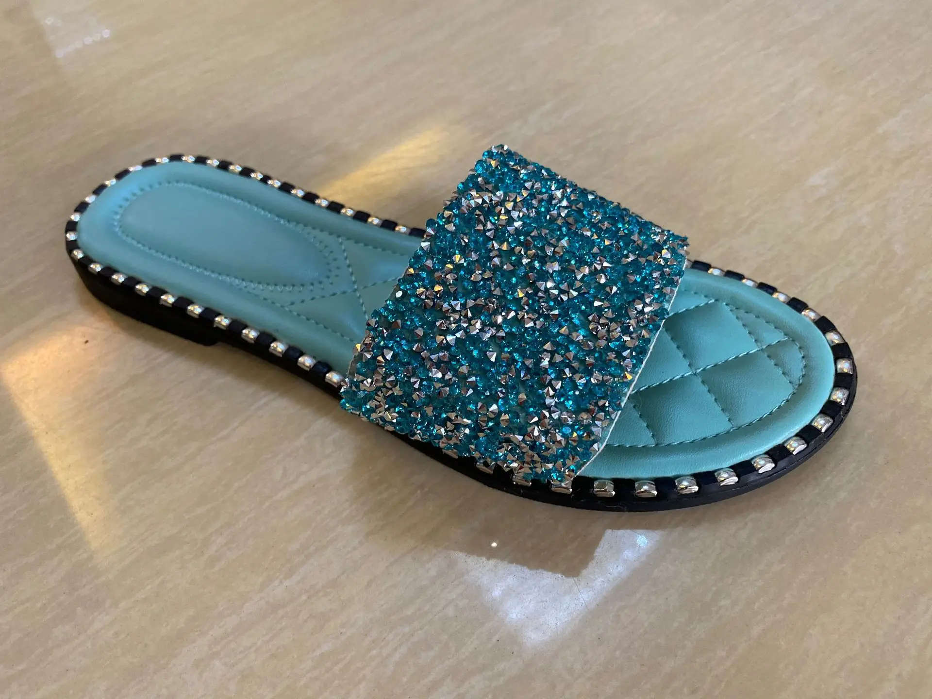 
Amazon INS Hot-Selling Women House Slippers Rhinestone Sequins One-Font Casual Flat Heel Ladies Sexy Slippers For Women 