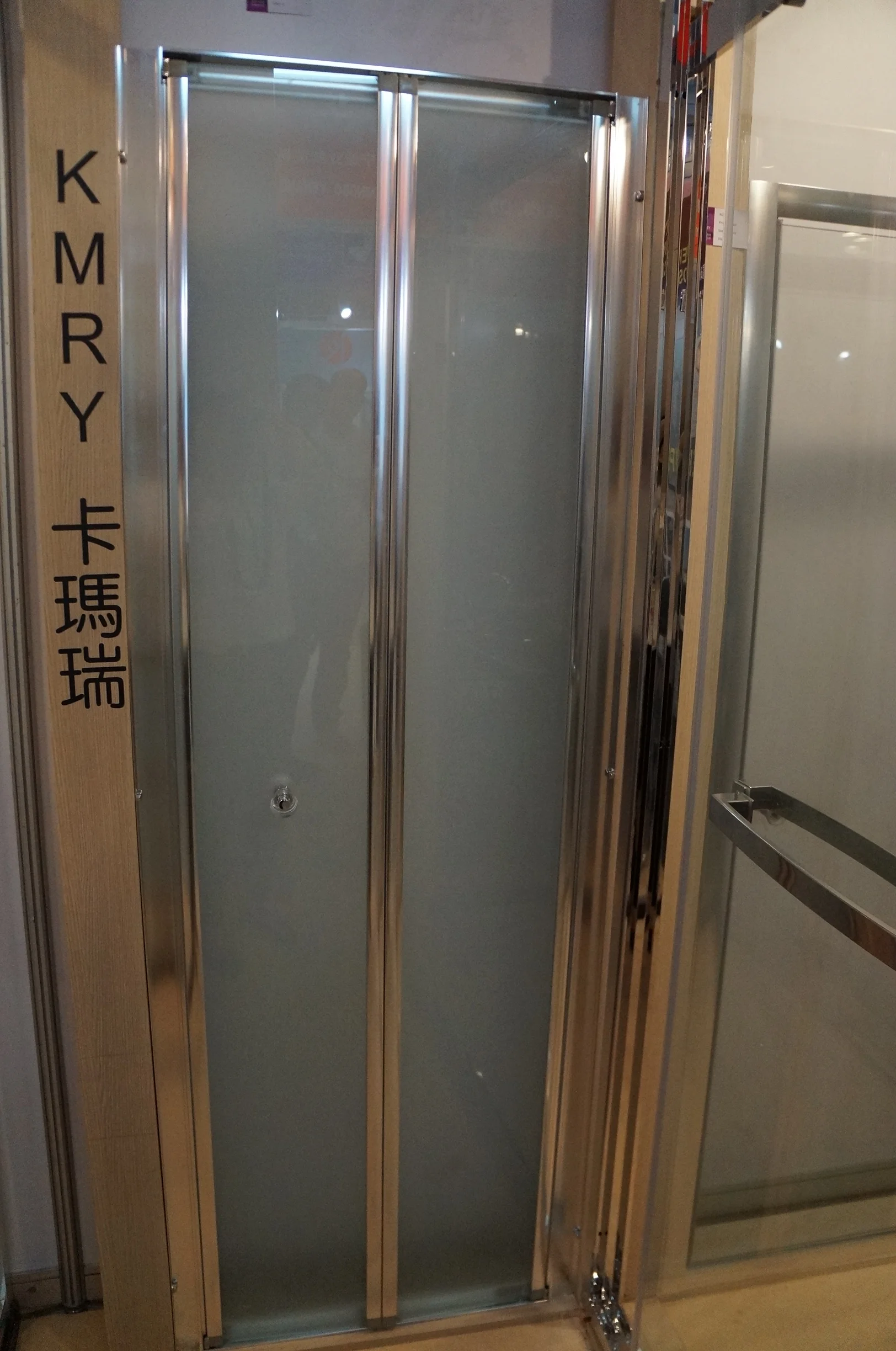 Modern Design Wholesale Cheap Bathroom Swing Accordion Shower Door Folding Shower Screen