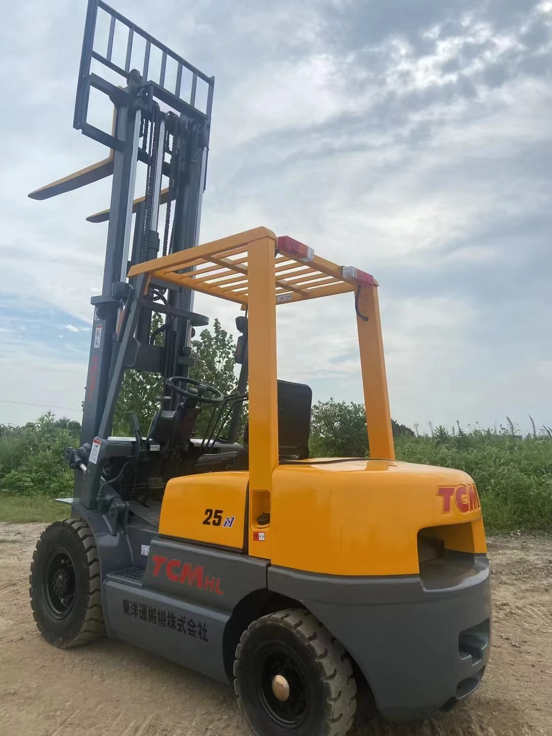 Used TCM 2.5ton second hand high quality Used Forklifts Good Condition with Durable Isuzu Engine Low Price for Hot Sale