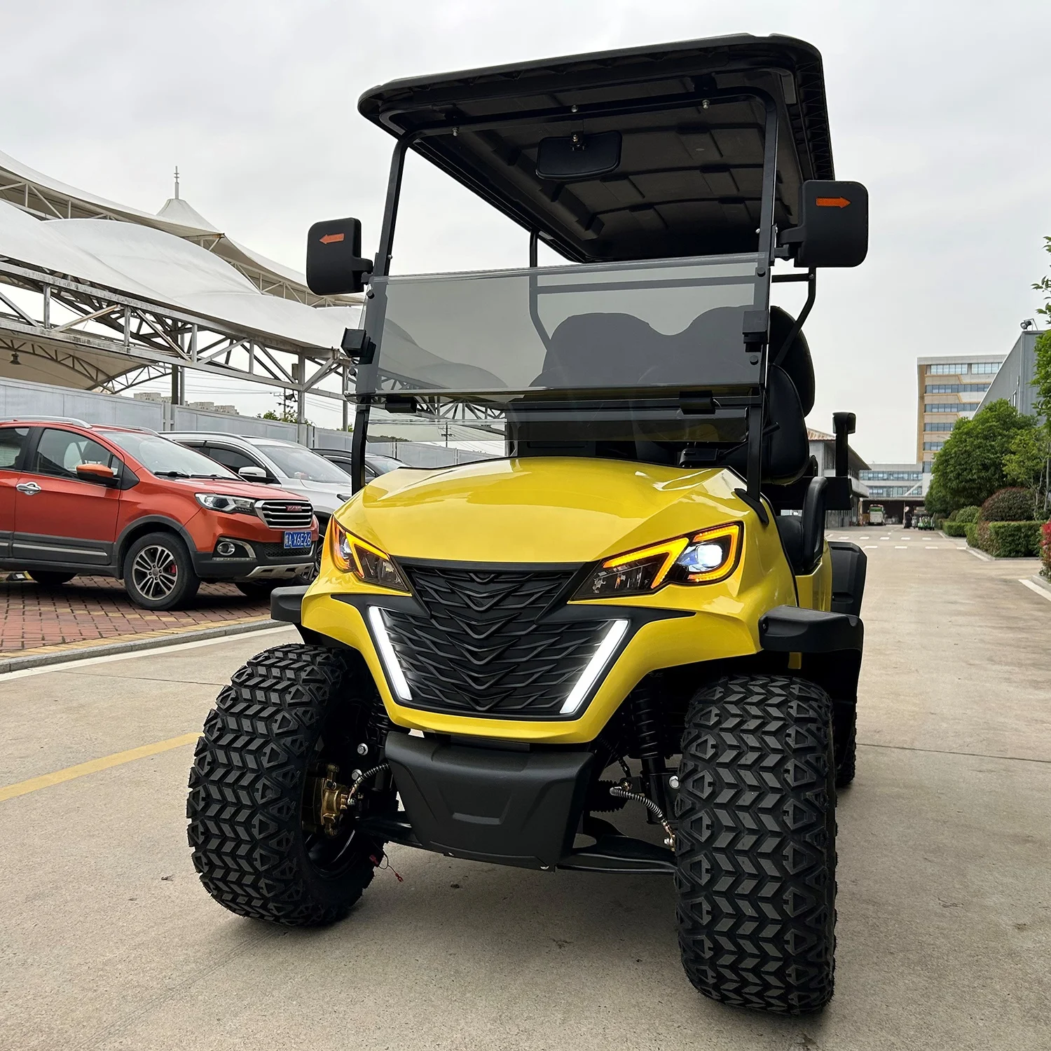 Graceful Design Elegant 4 Seater 4KW 48V AC Motor Electric Golf Cart for Hunting Beach Resort