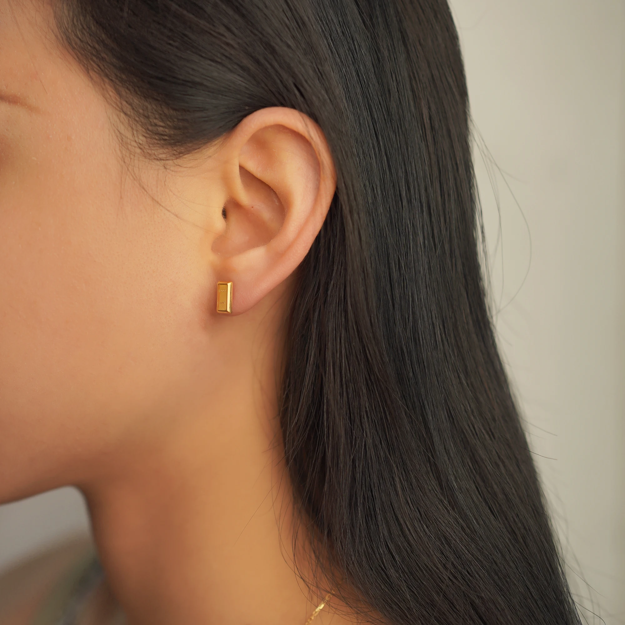 PCX Jewelry 18K Fine Jewelry Real Gold Earrings Exquisite 18k Gold Small Gold Bar Shaped Earrings