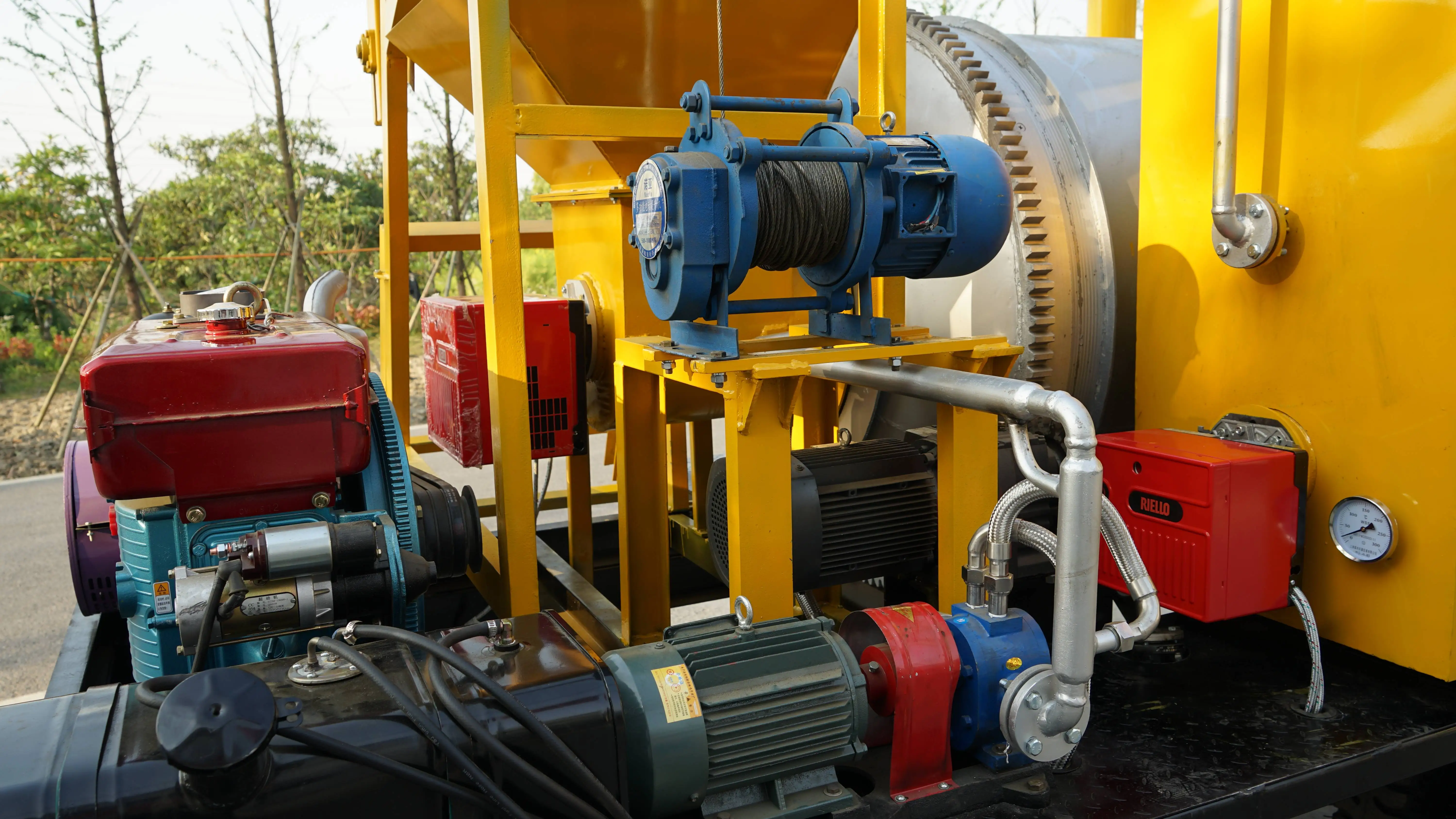 Professional 2022 New Portable asphalt mixer Hot recycling production of asphalt Pavement repair vehicle