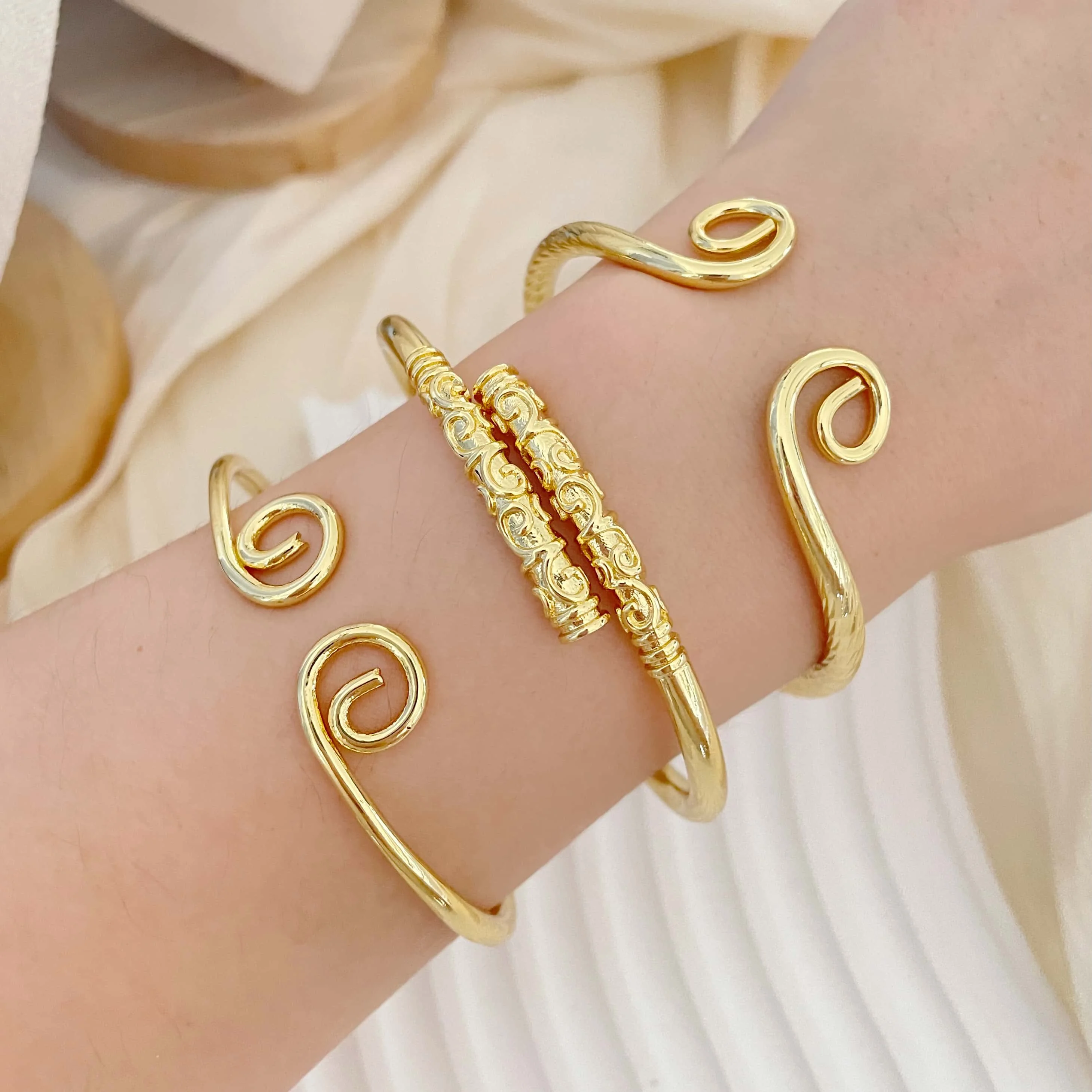 2024 Popular Monkey King Style Smooth Fashion Bangle Bracelets 18k Gold Plated No Tarnish Copper Jewelry Bracelets Set Men Gifts