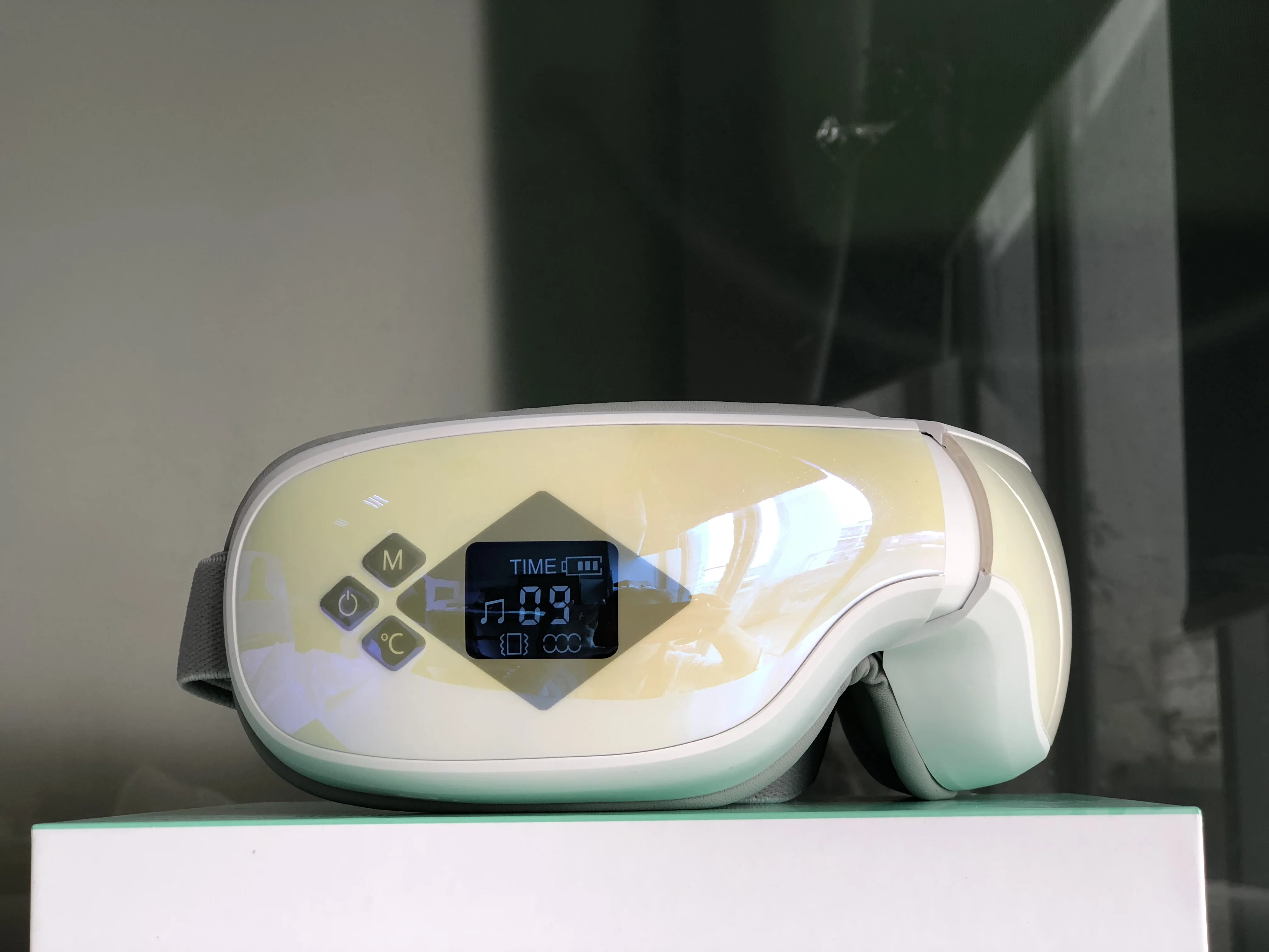 Wireless  Air Pressure Vibration Massage Digital  Eye Massager for Eye Relief Heat Compress eye mask with blue-tooth music