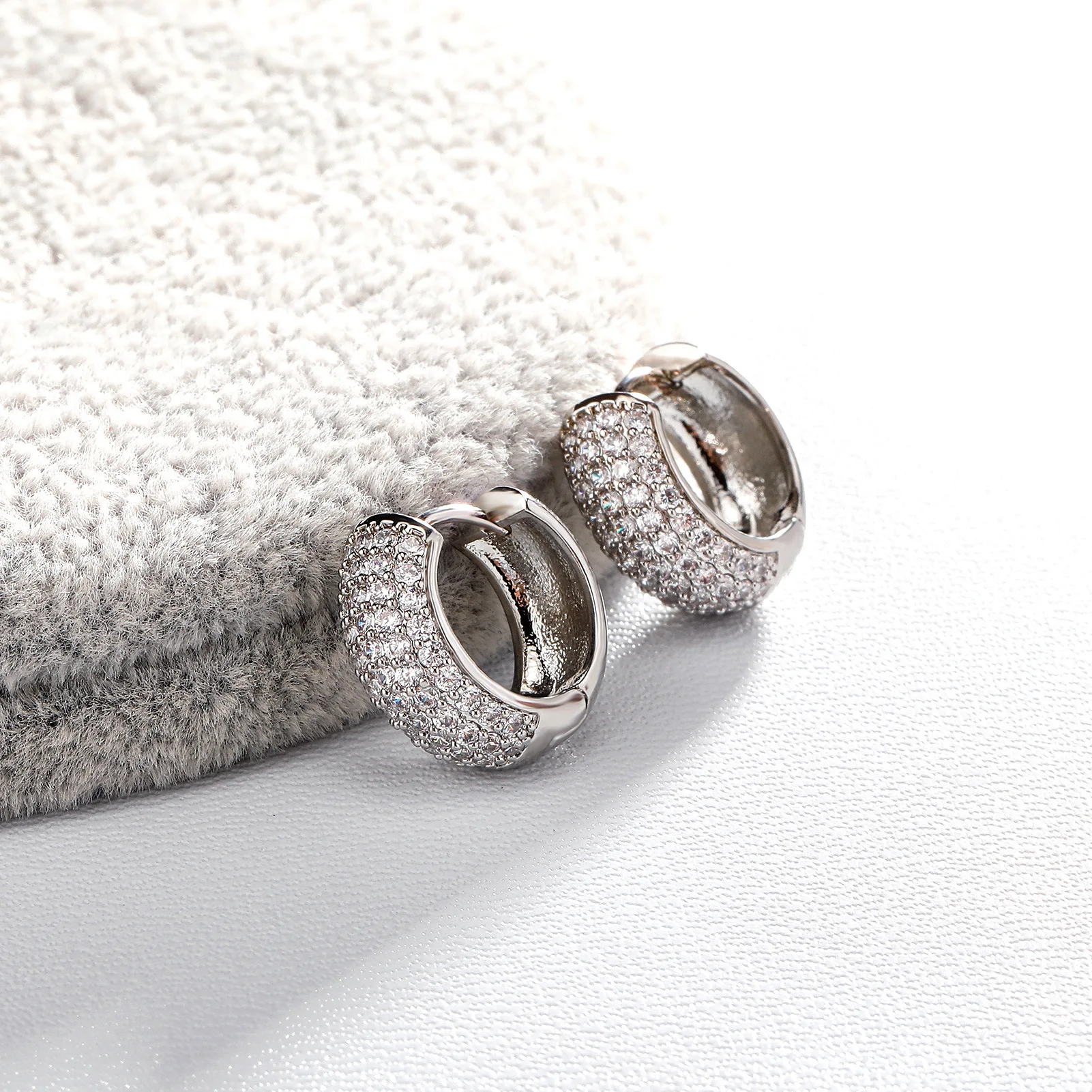 Fashion Bling Luxury Earring Gold Plated Iced Out Circle CZ Chunky Earring Hip hop Cubic Zirconia Hoop Huggie Earrings For Women