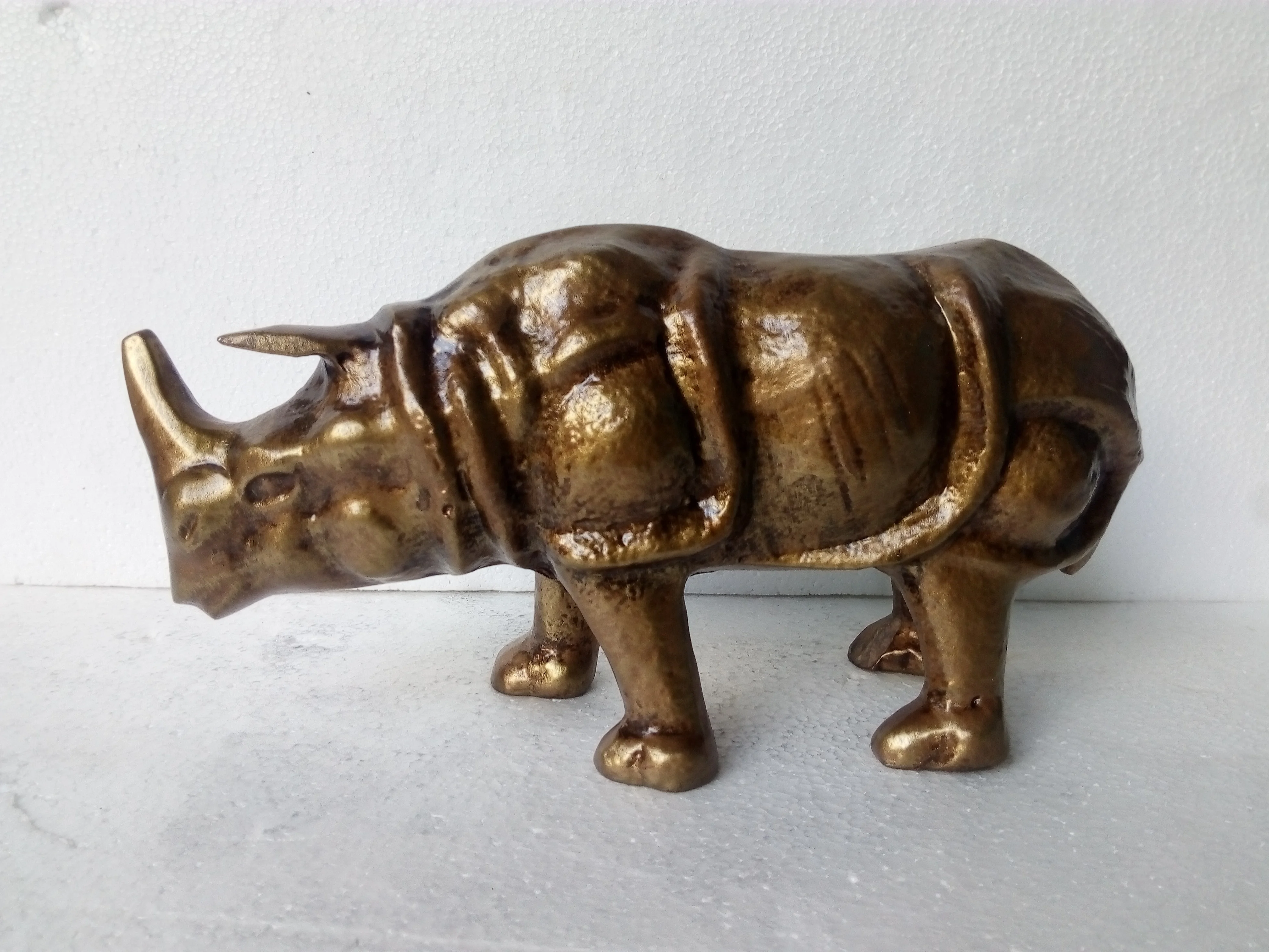 High Quality Large Aluminium Rhinoceros Sculpture Decorative Rhino Statue Figurine For Home Decoration