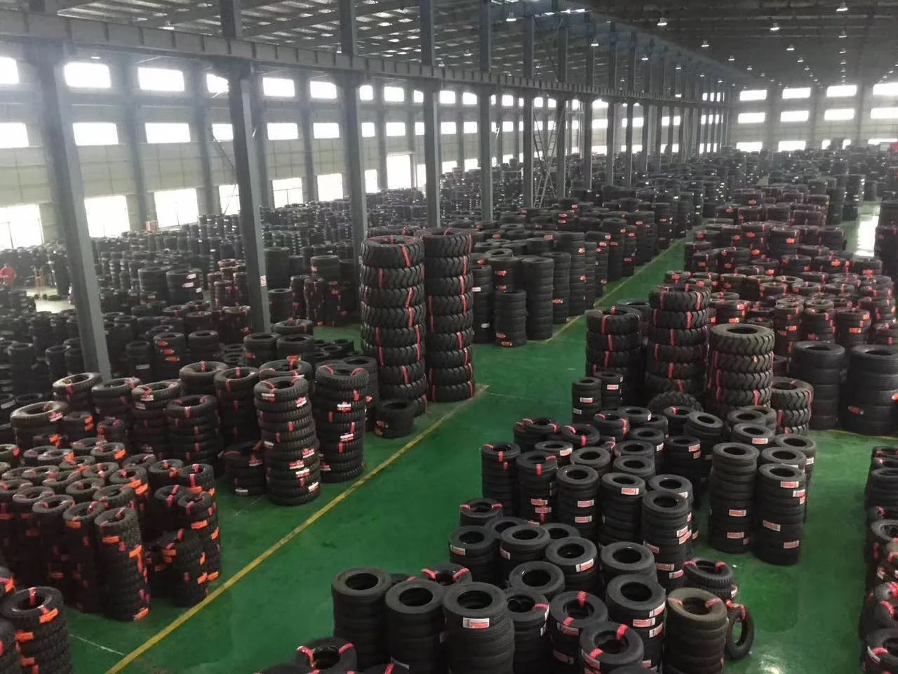 Wide transverse pattern truck tyre 295-80R22.5-18PR(Truck tire pattern 668)