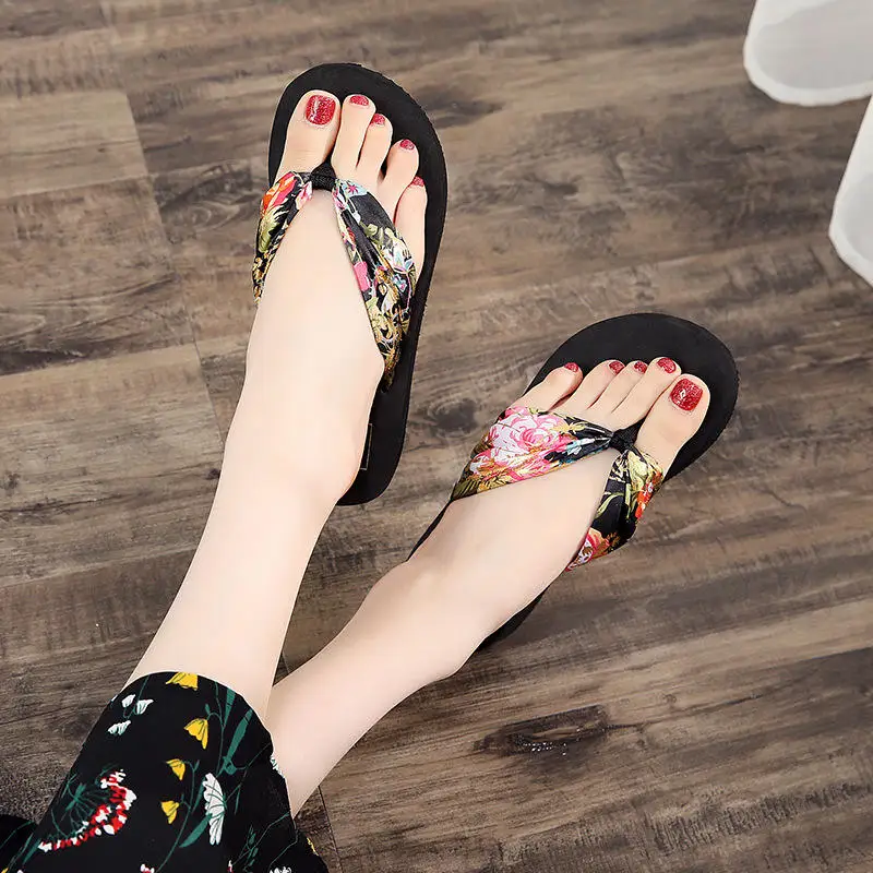 Wholesale Cheap Custom Logo Print Latest Rubber Women Pink Wedding Slipper Plain Flip Flops Ladies Outdoor Indoor Home Slippers