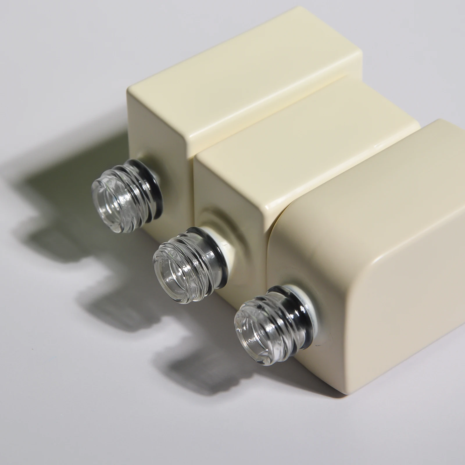 Exclusive New Design Mould Empty Uv Gel Nail Polish Glass Cosmetics Bottle With Cap Brush Square Top Coat Color Coat Bottle