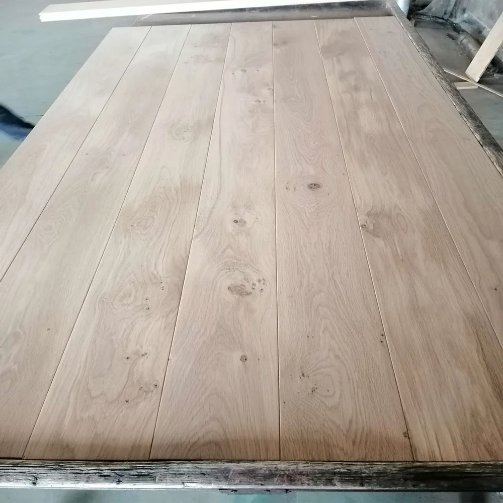 
Long And Wide Invisible Lacquered Solid Oak Wood Floor 