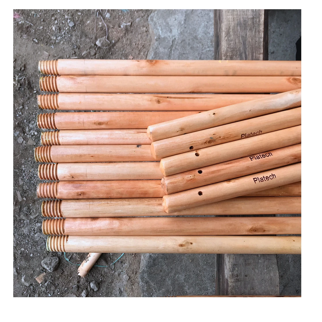 Cleaning Mop Wooden Stick Varnished Wooden Broom Mop Handle Stick with Wood Italian not Metal Screw