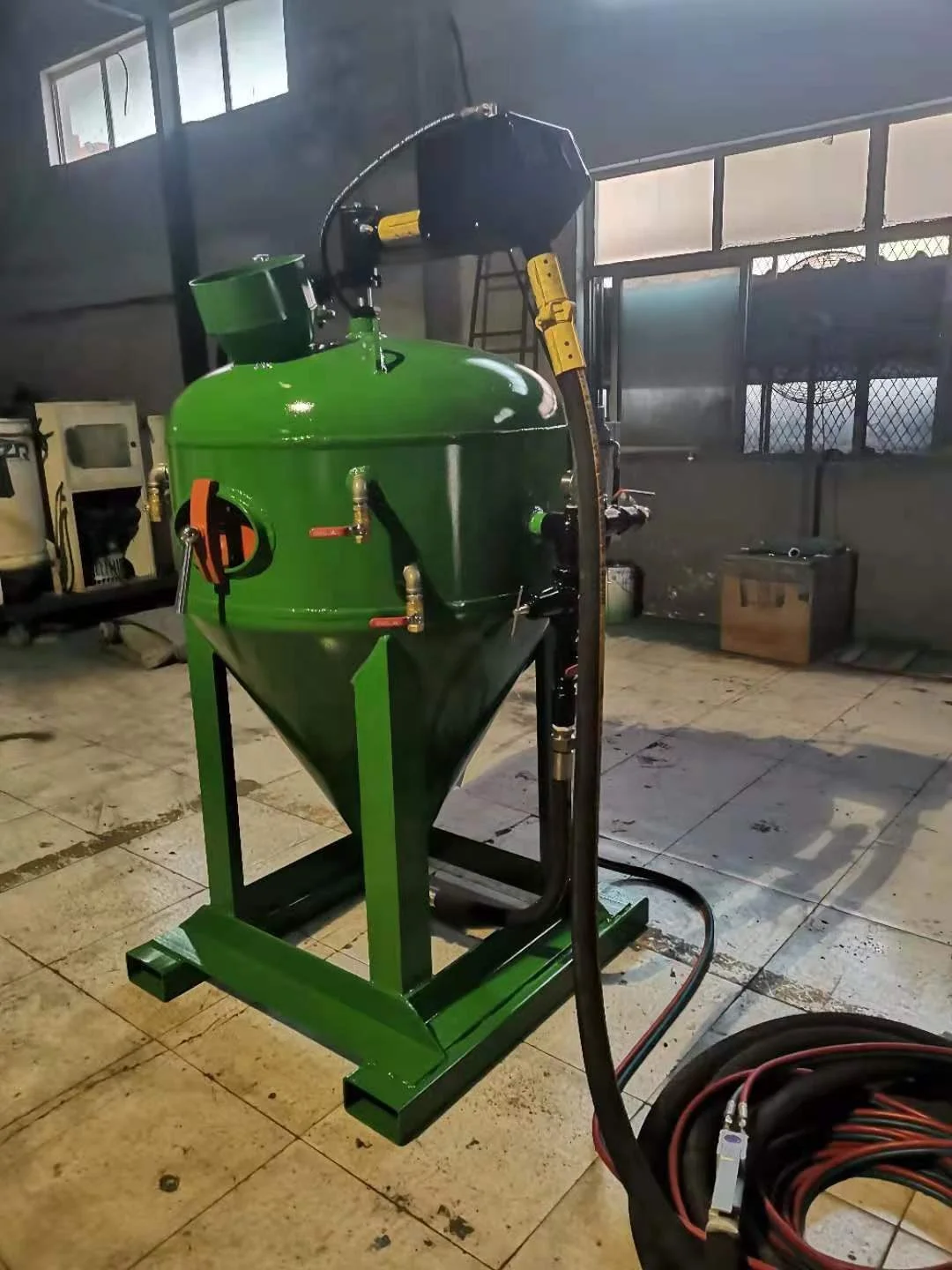 
Portable Wet type Dustless blaster machine 