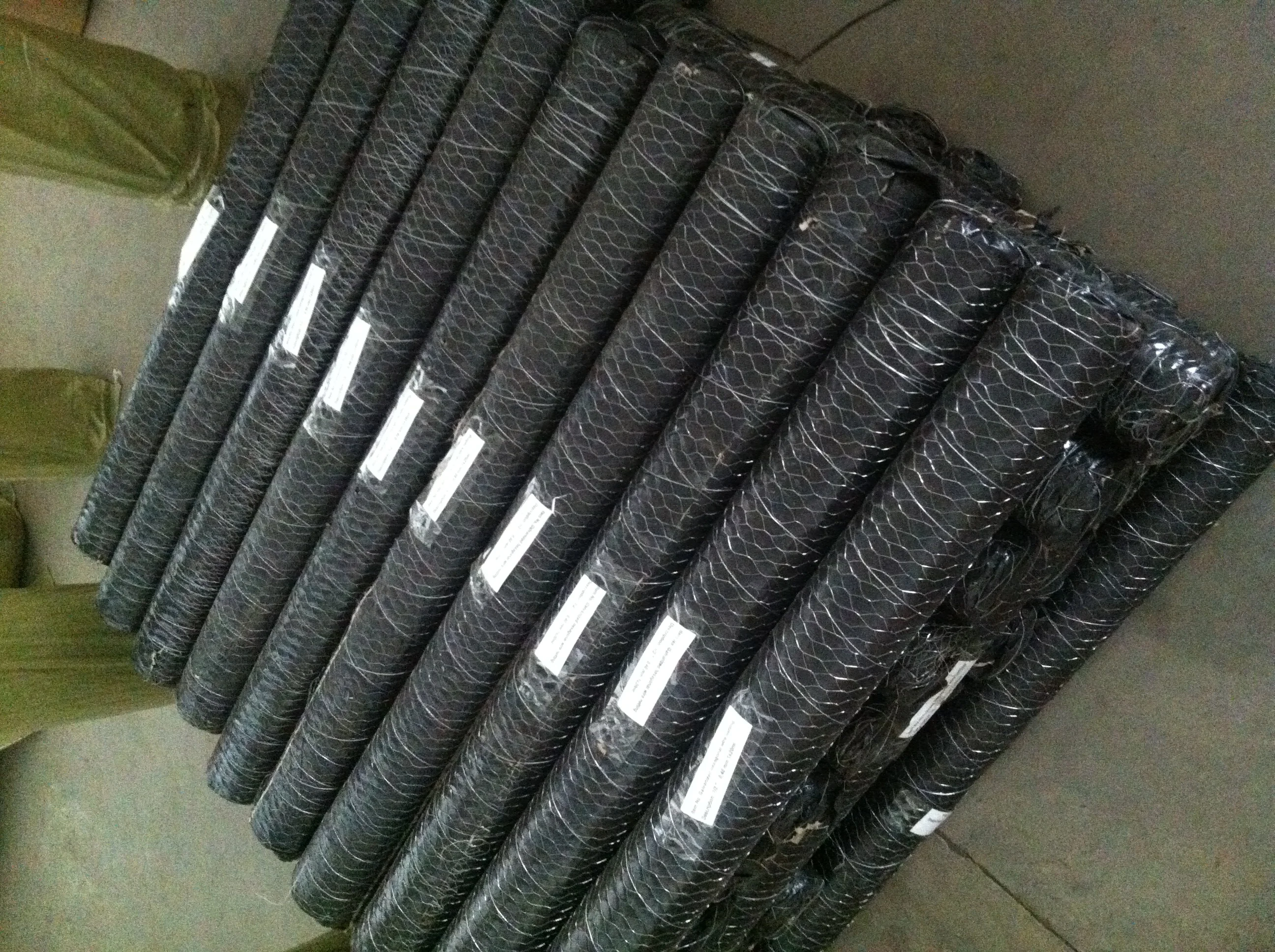ZHENYU factory supply poultry chicken pets cage used 3/4' 1' electro hexagonal wire mesh rolls warming rack for agriculture