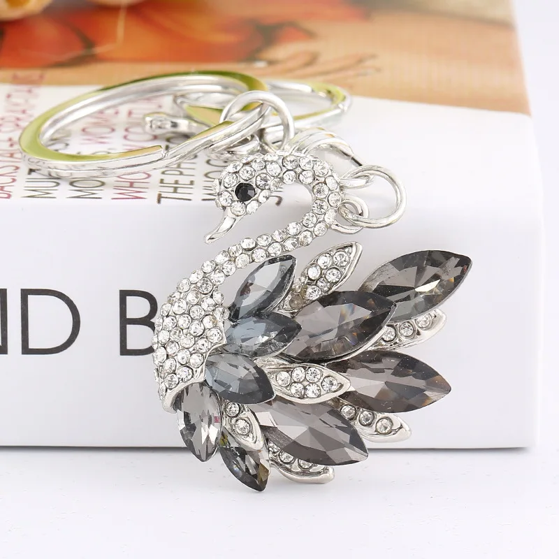 Factory direct supply diamond keychain accessories swan Keychain small gift giveaway luxury custom keychain