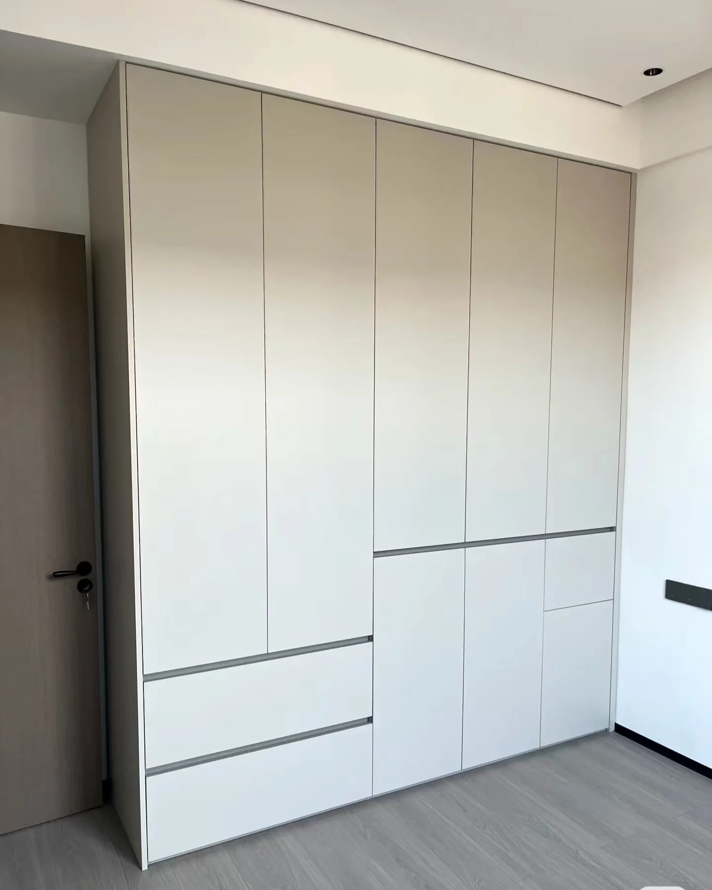 Modern Style Wardrobe From a Production Manufacturer Featuring Drawers With Handle-less Design