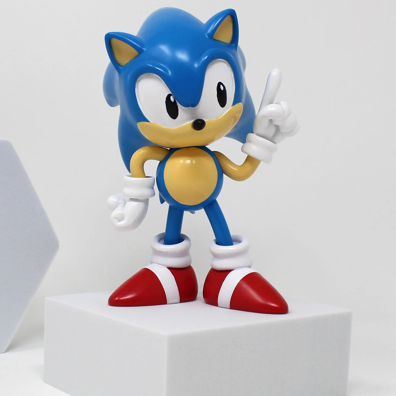 Modern Resin Art Cartoon Movie Action Figure Statue Fiberglass Life Size Sonic Sculpture